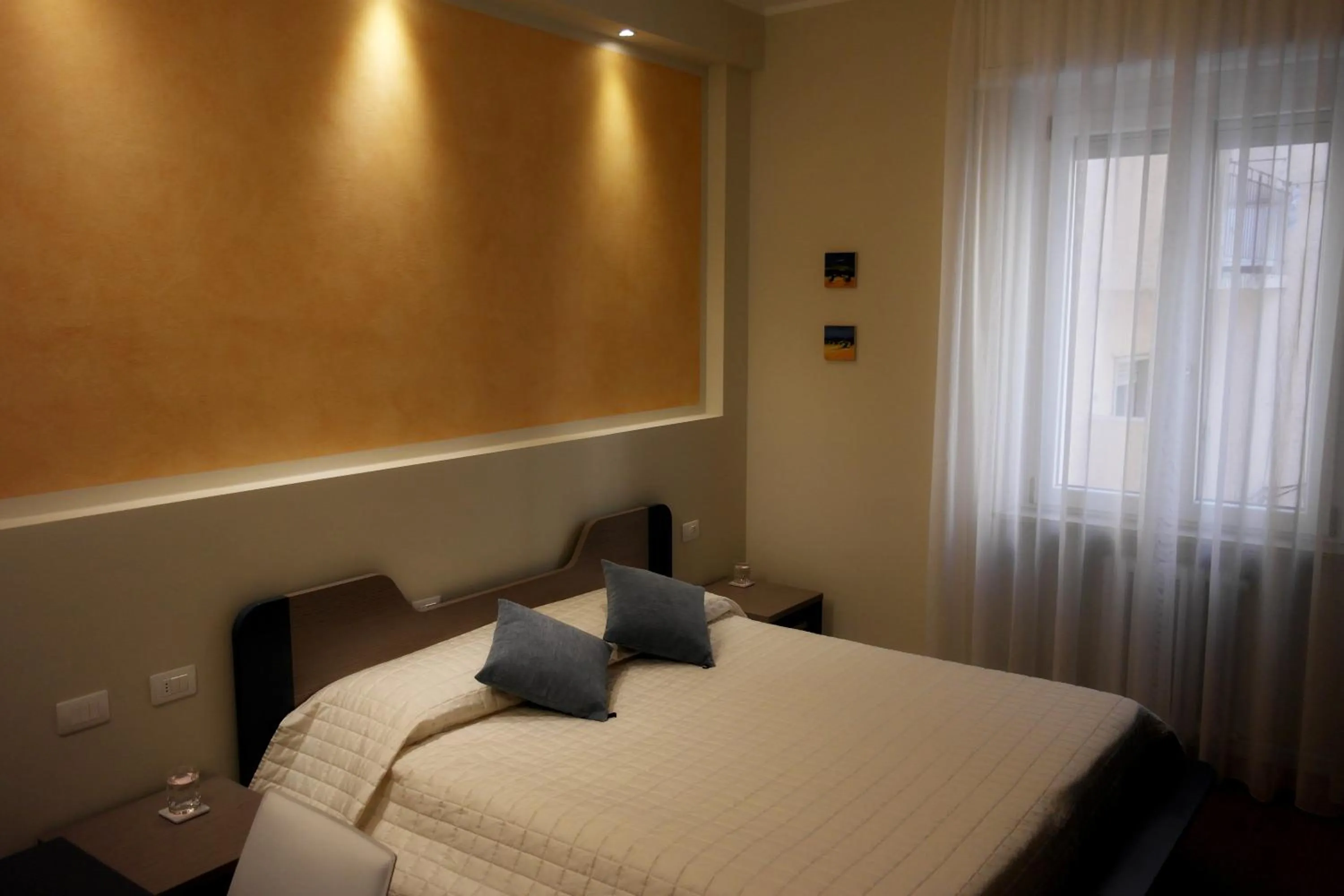 Photo of the whole room, Bed in By Fralillo