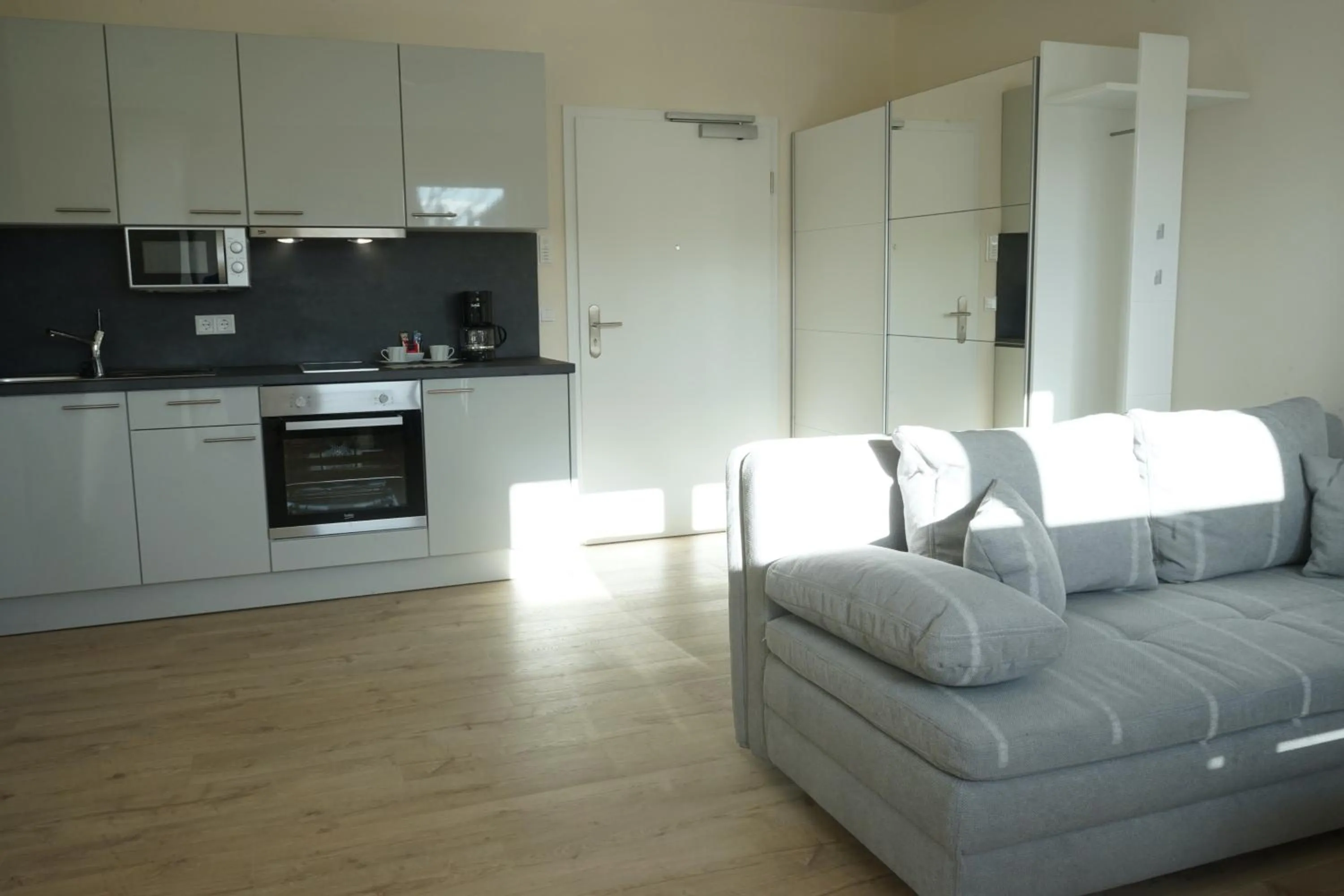 Photo of the whole room in BestBoarding24