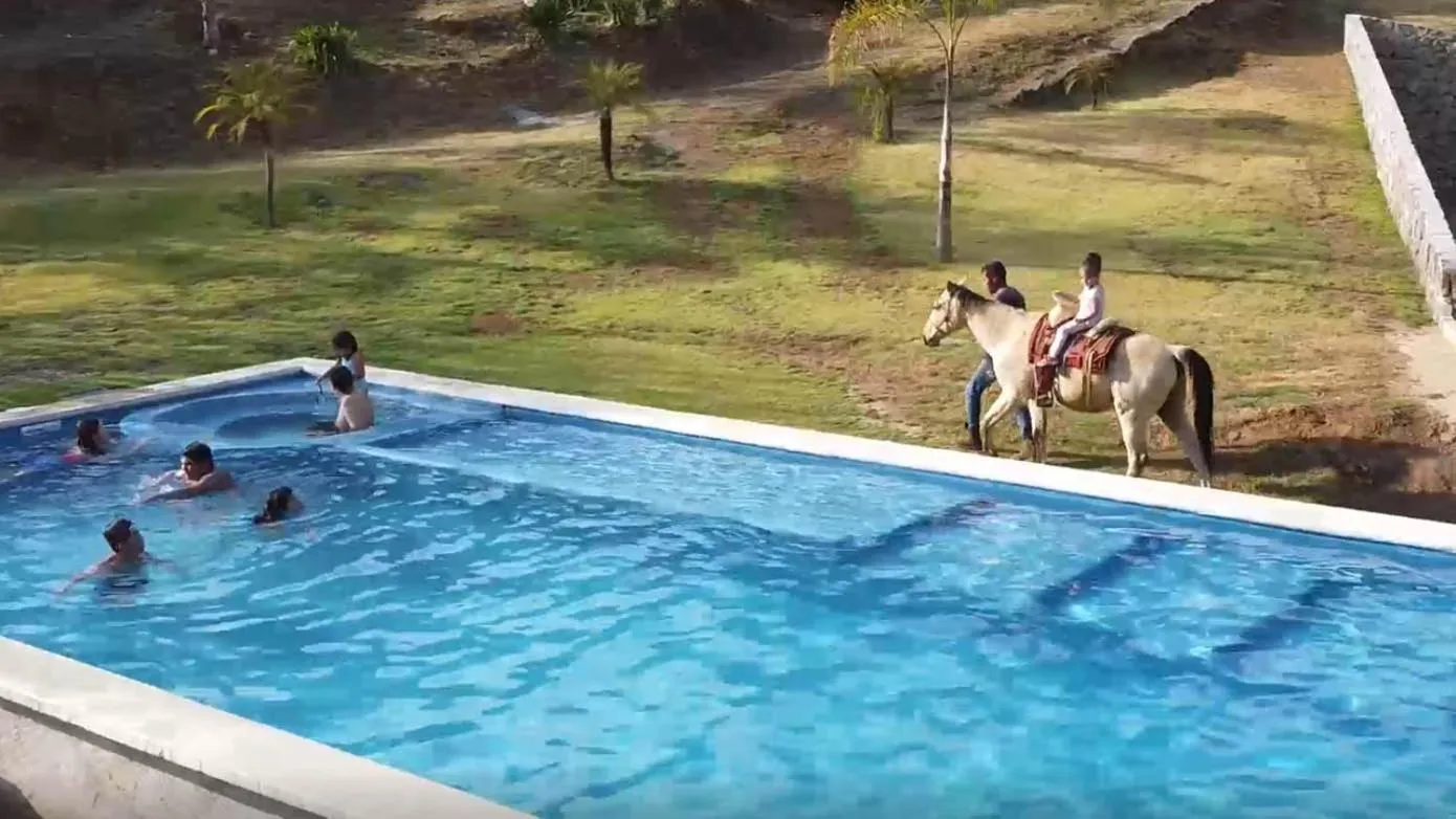 Swimming pool in Hotel Rancho el Paraíso