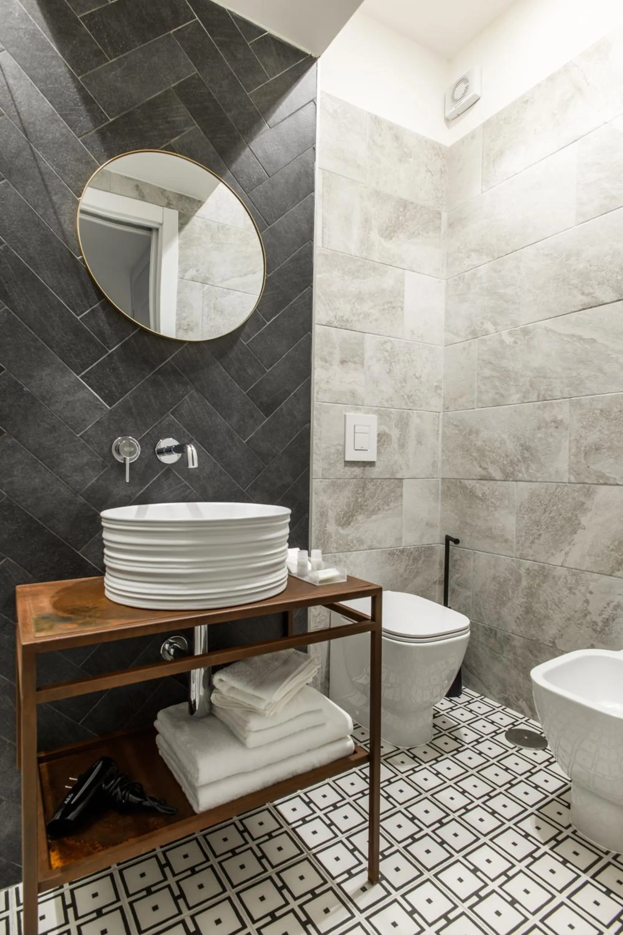 Bathroom in FAGì Rooms In Naples