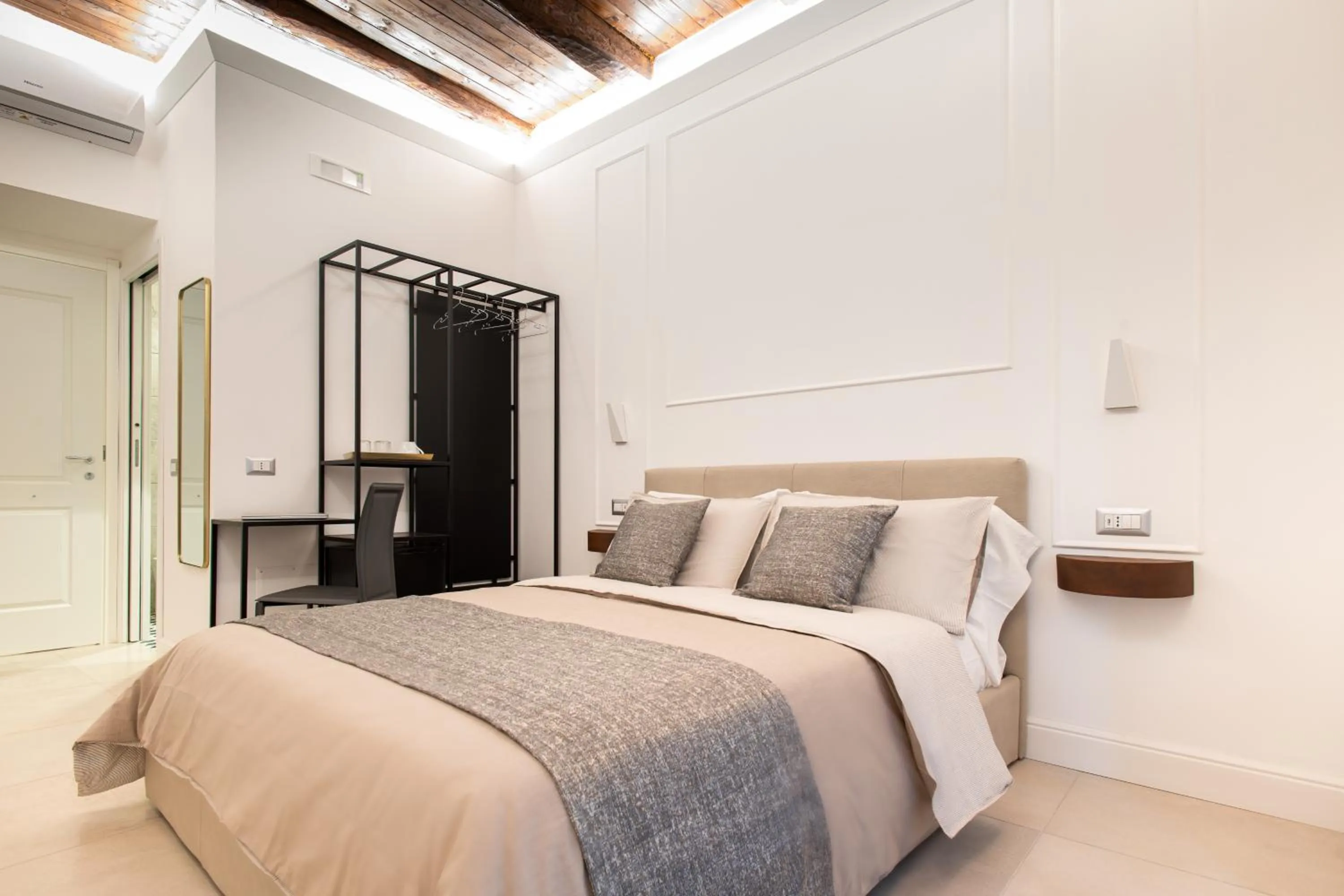 Bedroom, Bed in FAGì Rooms In Naples