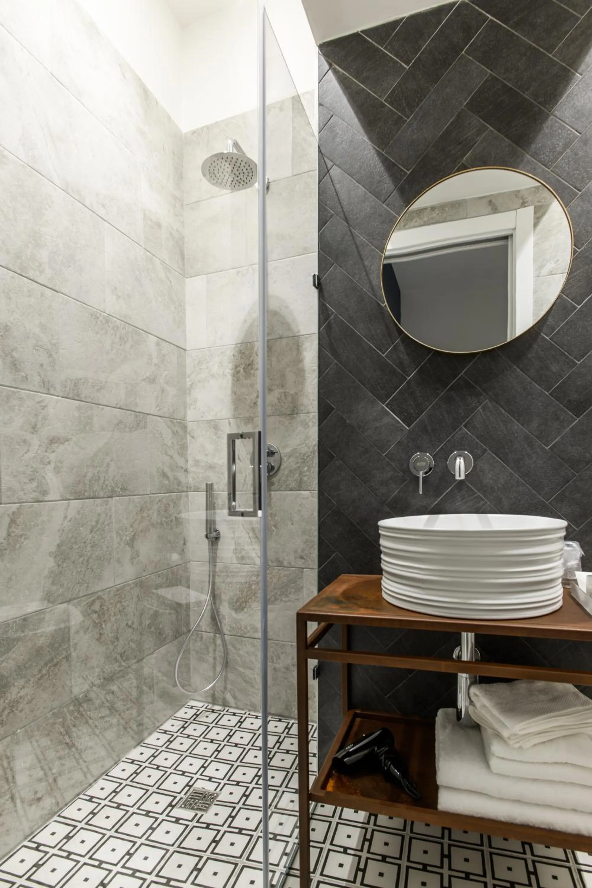 Bathroom in FAGì Rooms In Naples