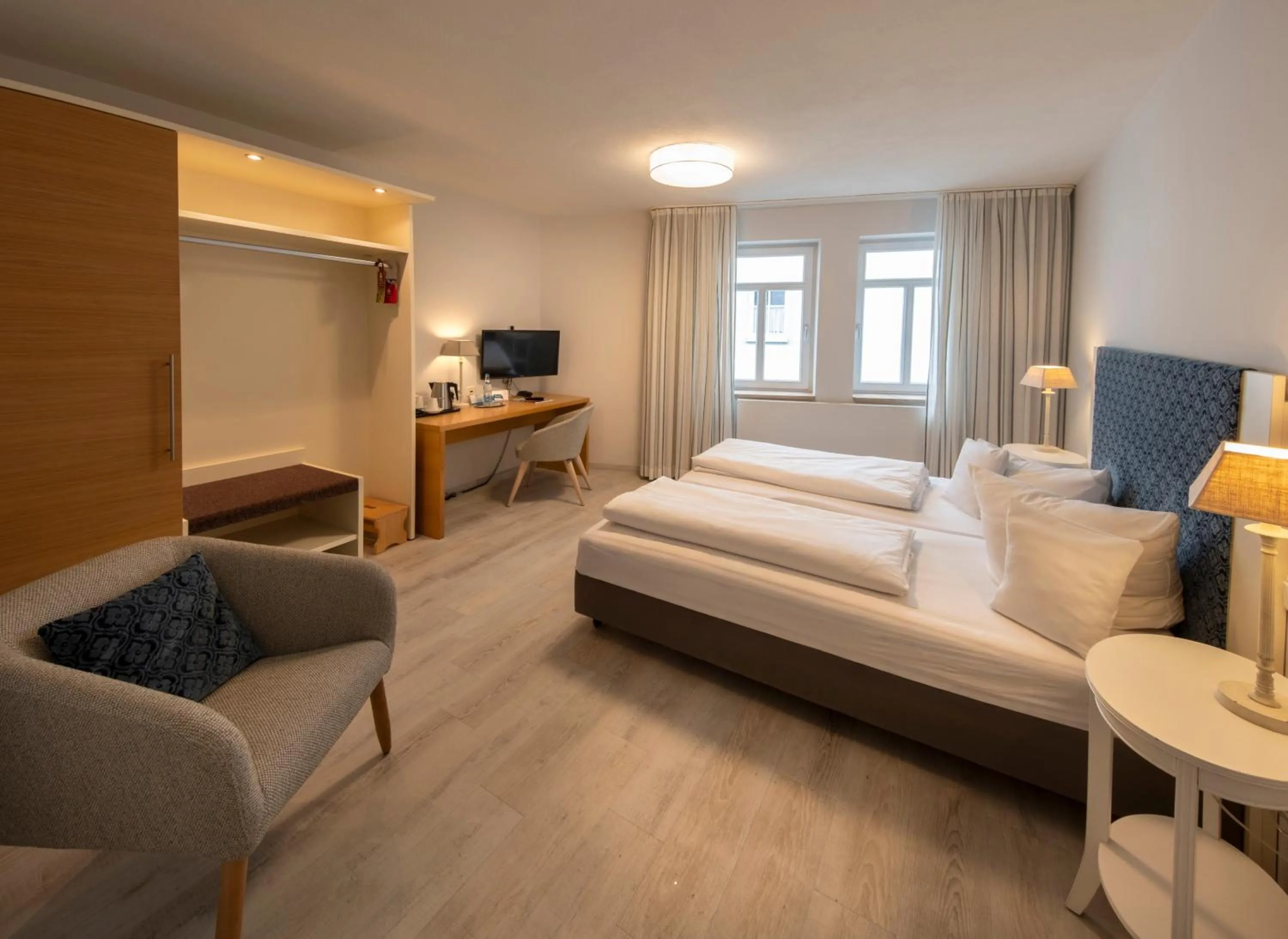 Photo of the whole room, Bed in Flair Hotel zum Storchen