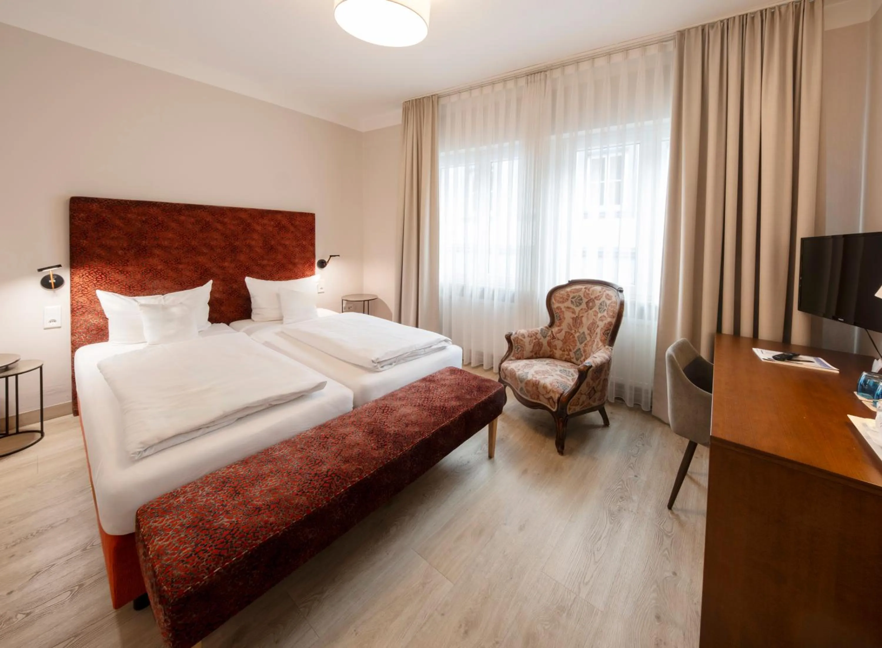 Photo of the whole room, Bed in Flair Hotel zum Storchen