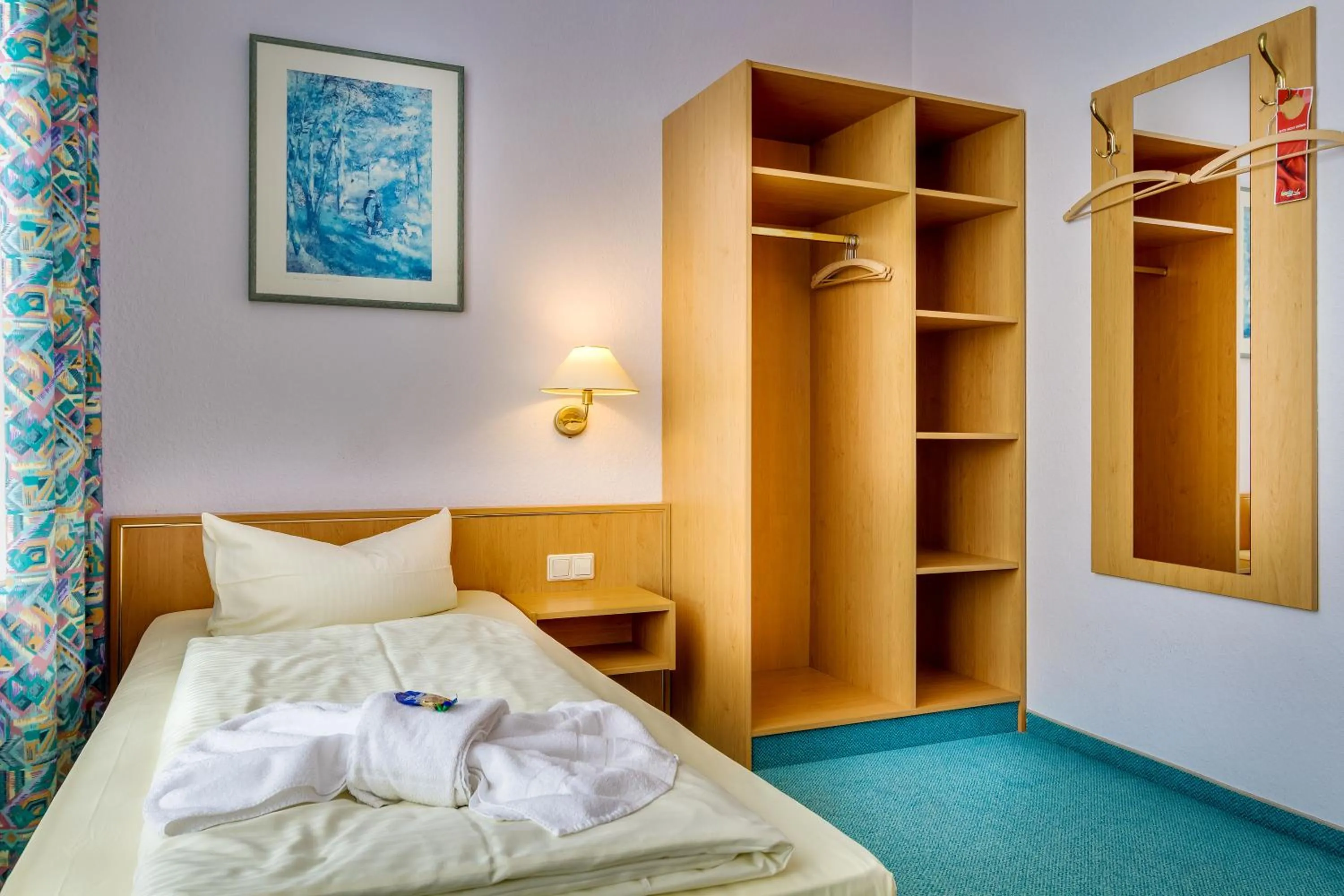 Photo of the whole room, Bed in Hotel Alte Klavierfabrik Meißen