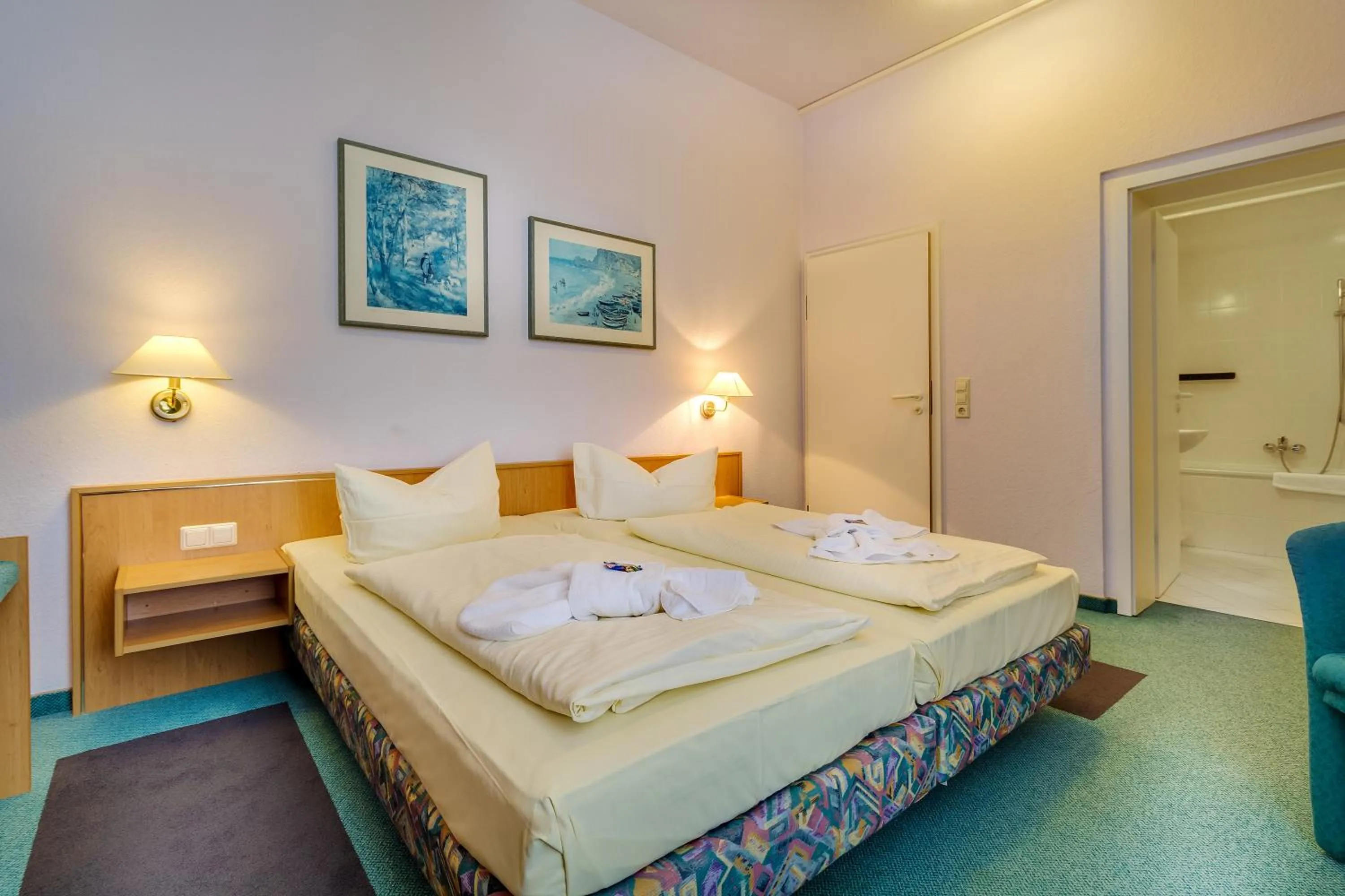 Photo of the whole room, Bed in Hotel Alte Klavierfabrik Meißen