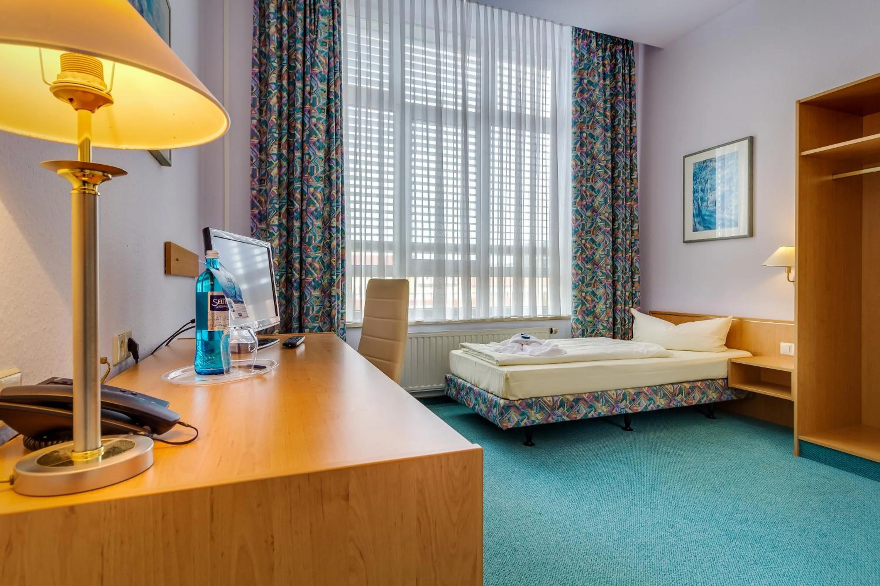 Photo of the whole room, Bed in Hotel Alte Klavierfabrik Meißen