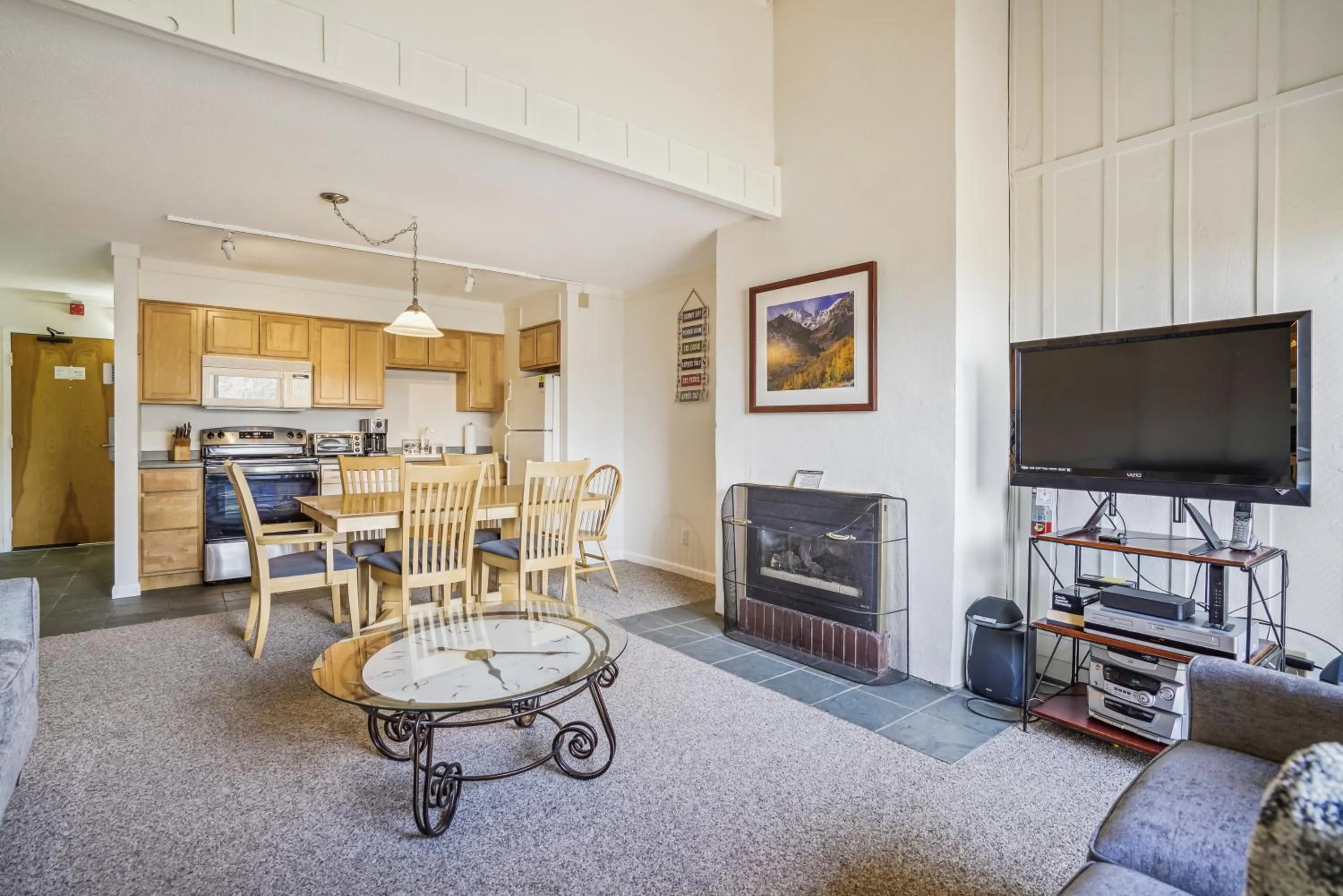 Kitchen or kitchenette in Three bedroom condo, Ski home Whiffletree E7