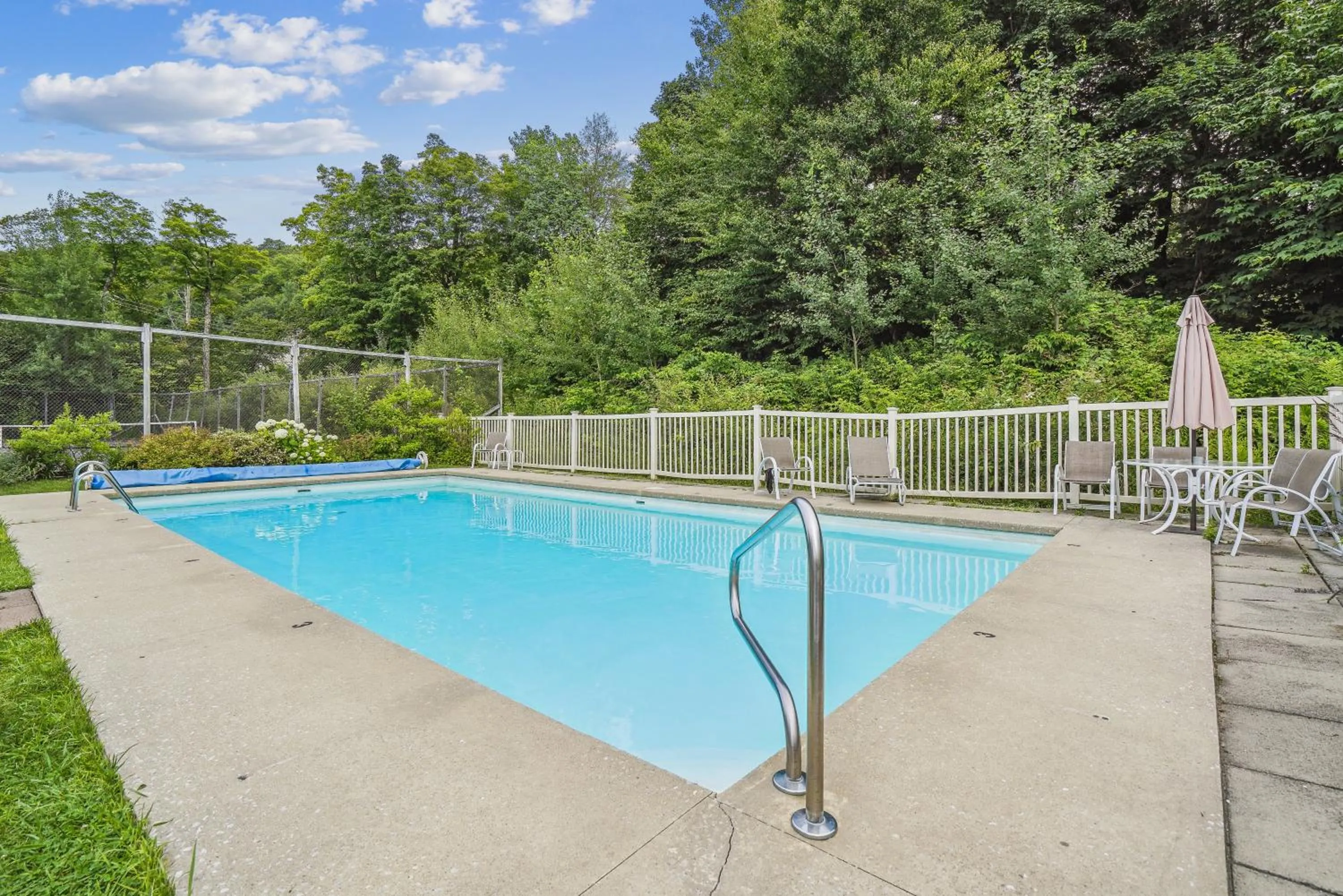 Swimming pool in Three bedroom condo, Ski home Whiffletree E7