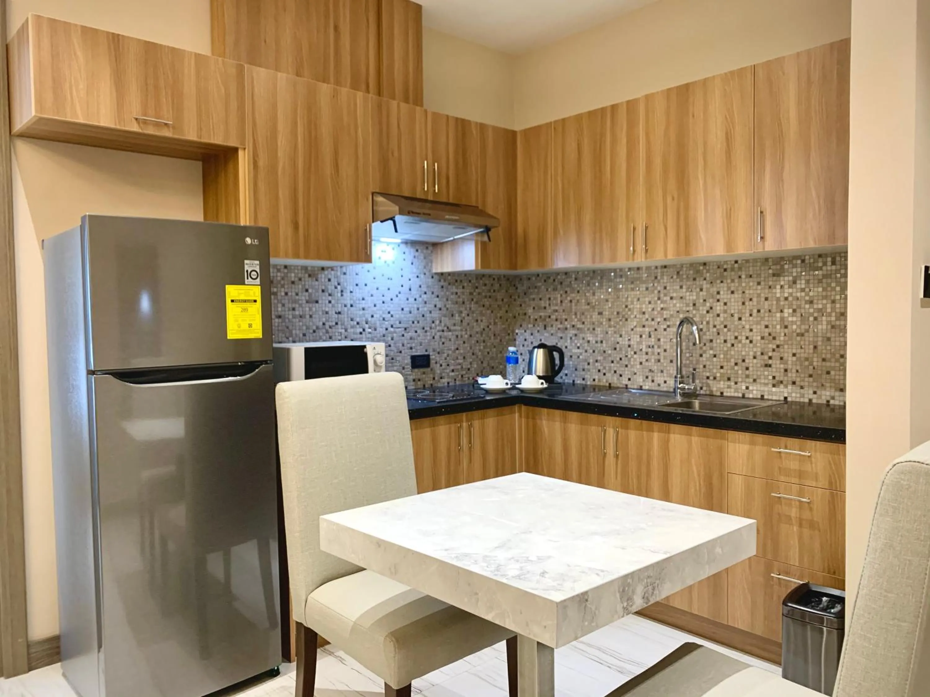 Kitchen or kitchenette in Capitol Hill Hotel and Suites