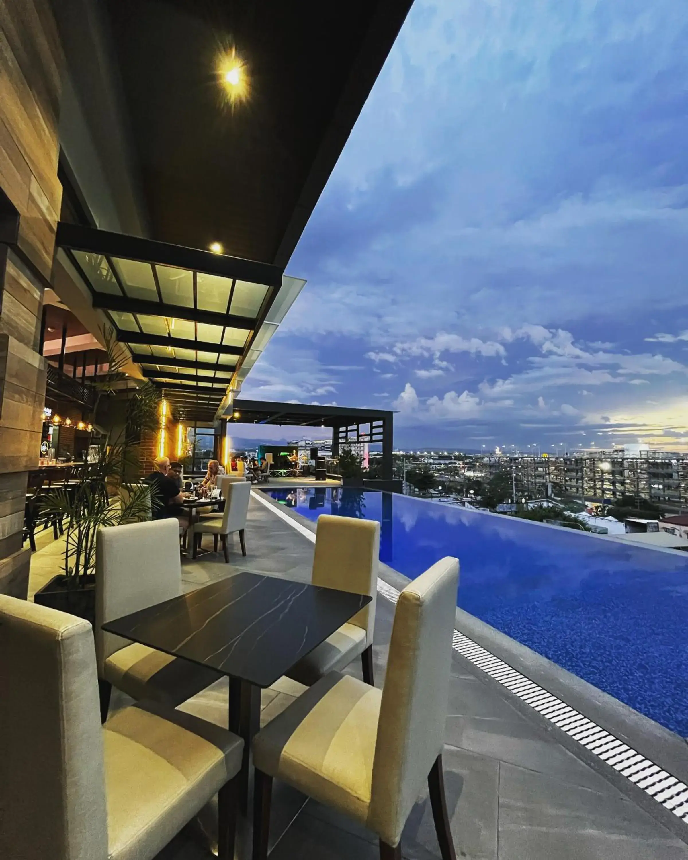 Swimming pool in Capitol Hill Hotel and Suites Swimming pool in Capitol Hill Hotel and Suites