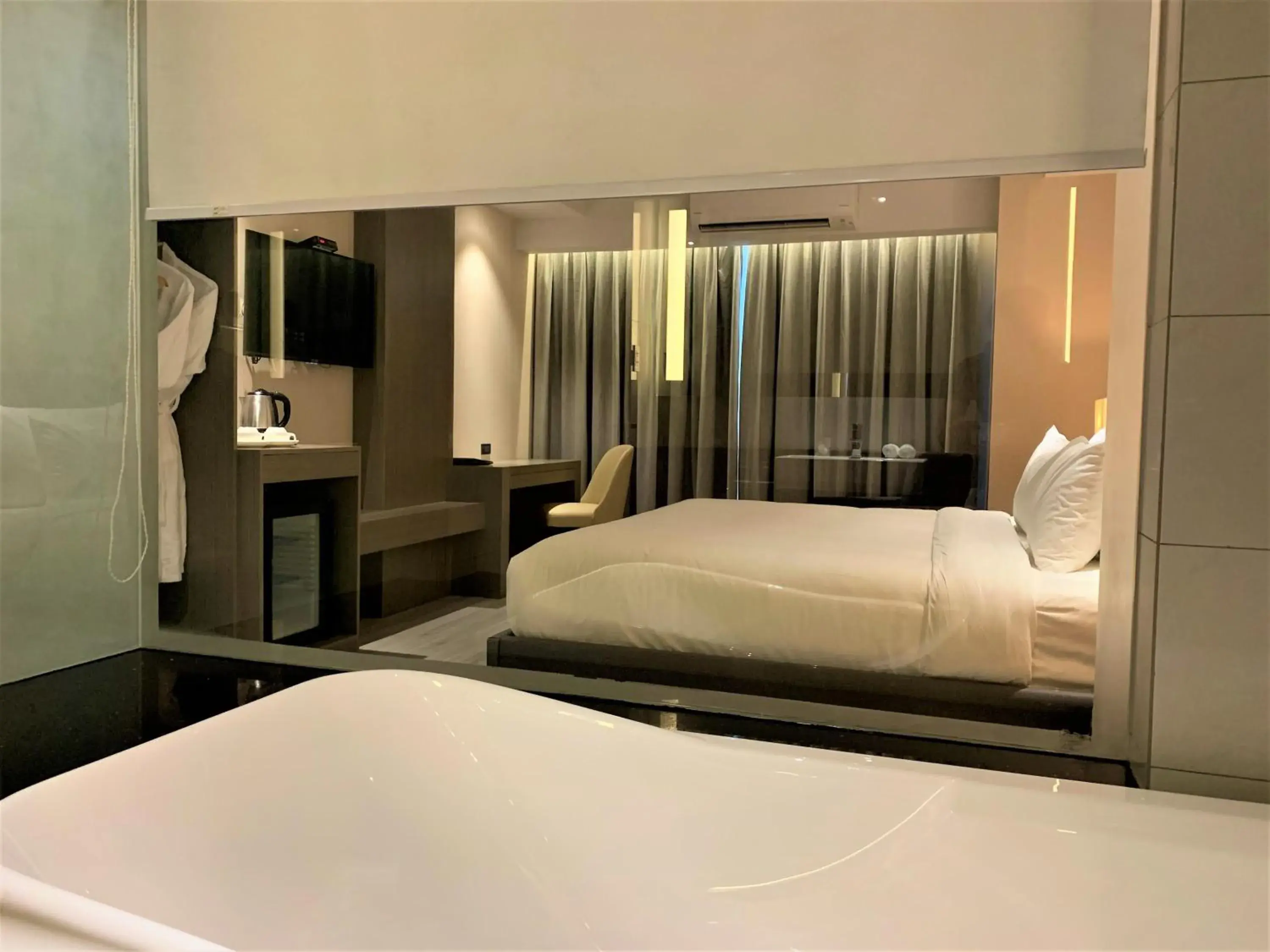 Photo of the whole room, Bed in Capitol Hill Hotel and Suites Photo of the whole room, Bed in Capitol Hill Hotel and Suites