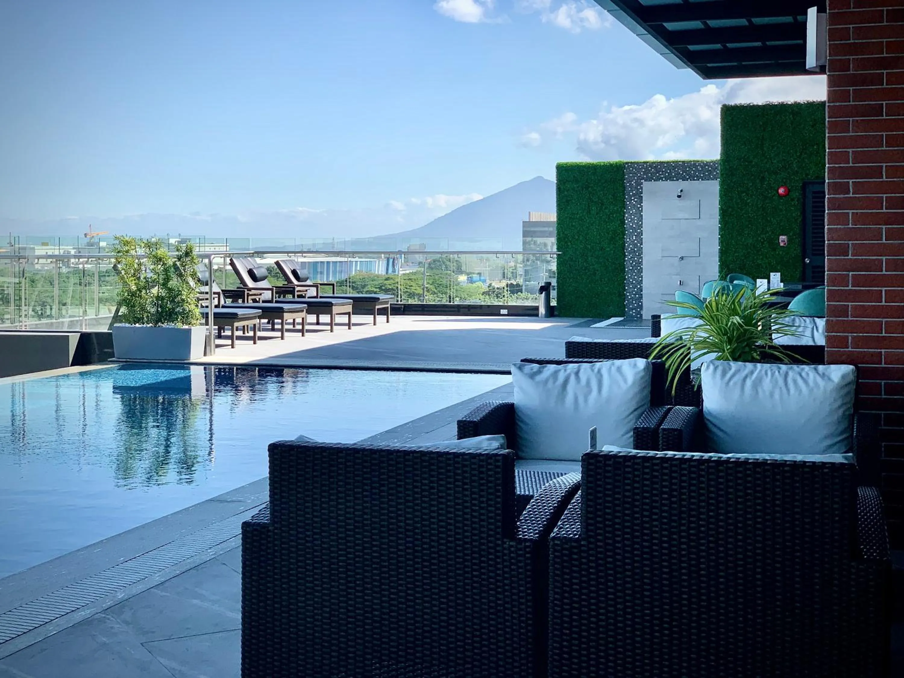 Swimming pool in Capitol Hill Hotel and Suites