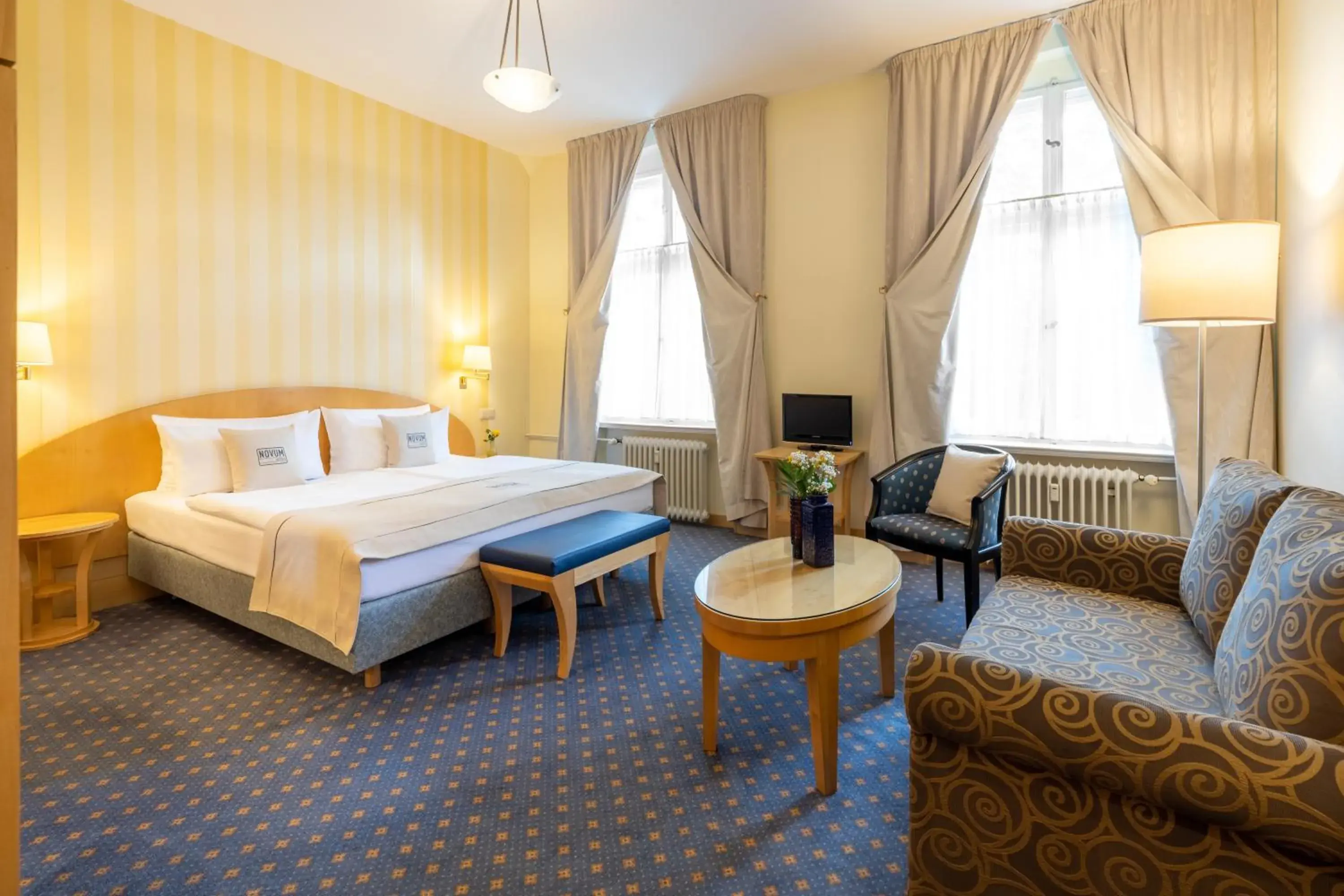 Photo of the whole room, Bed in Hotel Kronprinz Berlin Photo of the whole room, Bed in Hotel Kronprinz Berlin