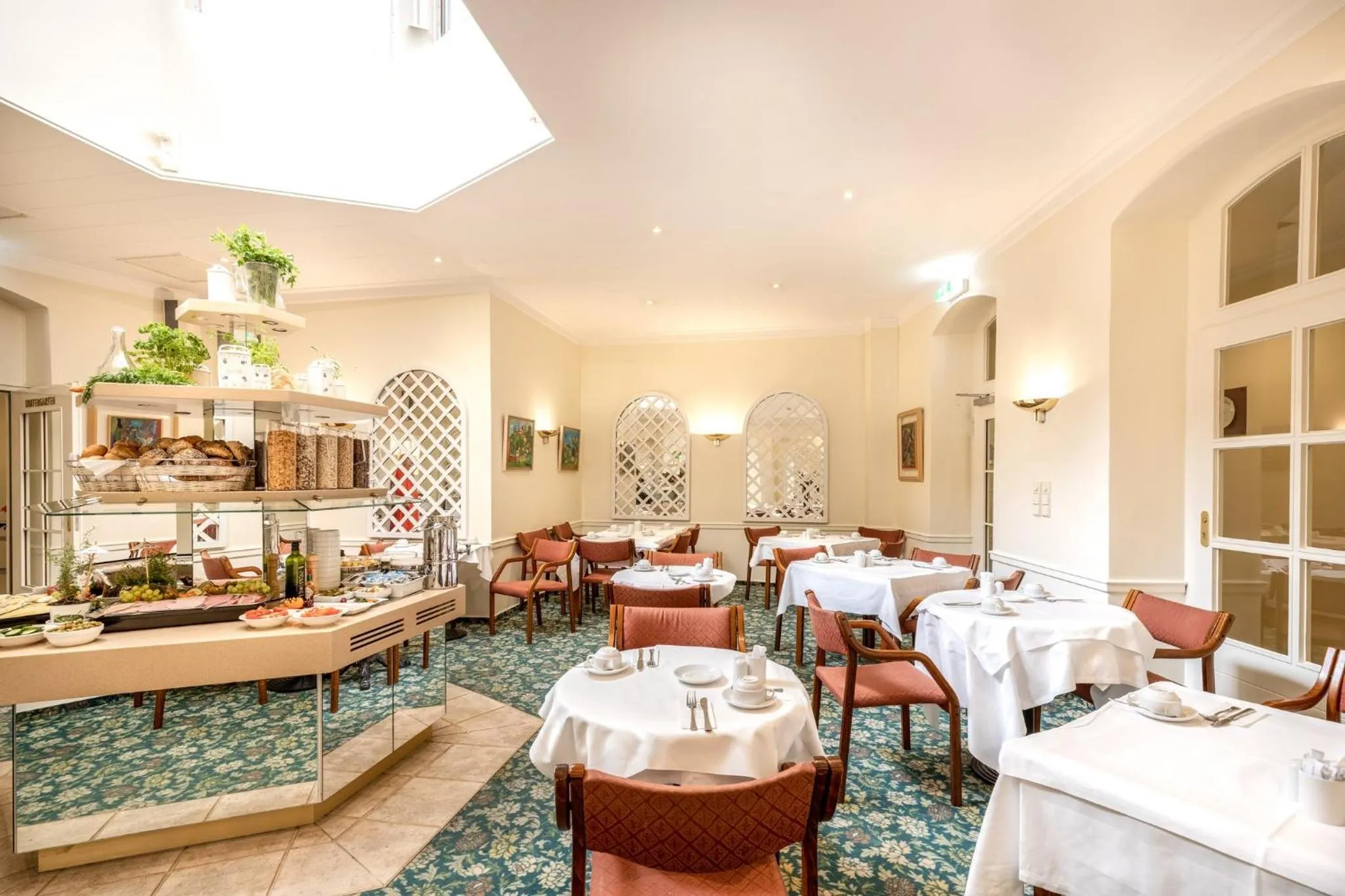 Restaurant/places to eat in Garner Hotel Berlin - Messe by IHG