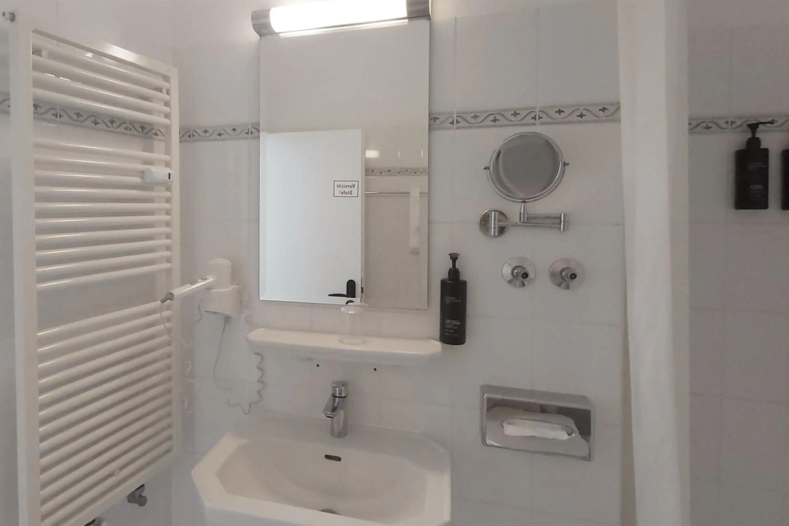 Bathroom in Garner Hotel Berlin - Messe by IHG