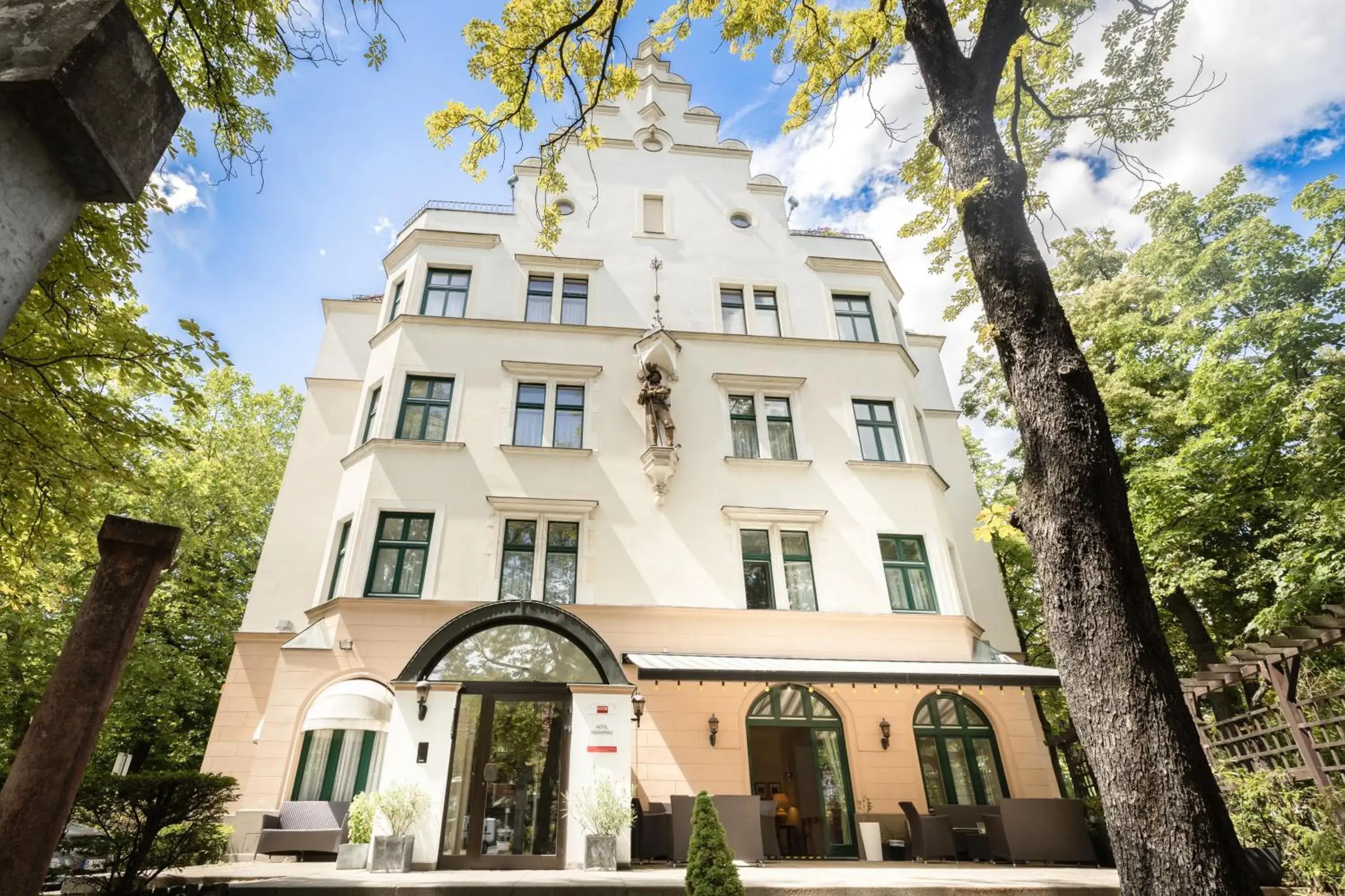 Property building in Hotel Kronprinz Berlin Property building in Hotel Kronprinz Berlin