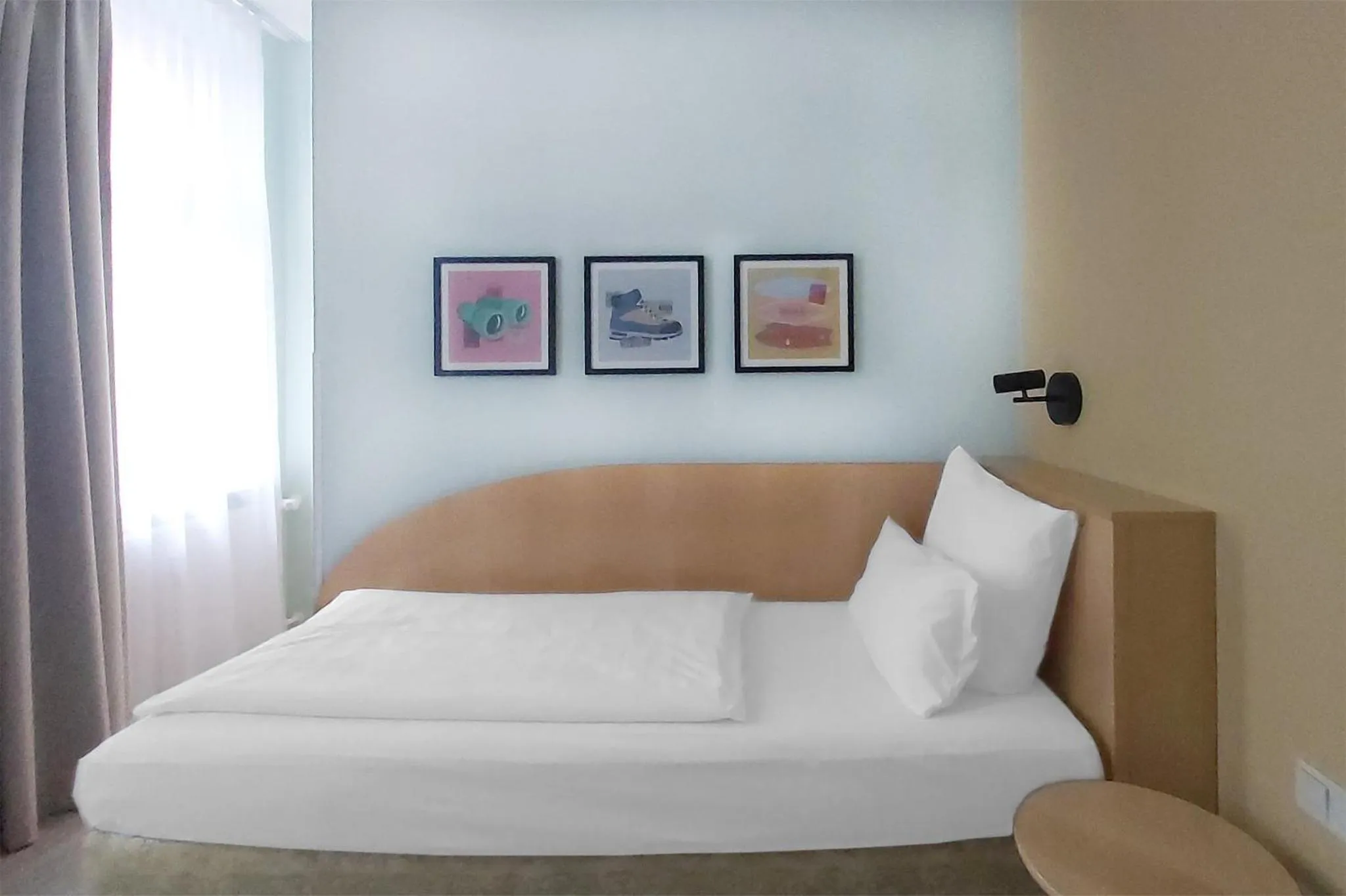 Photo of the whole room, Bed in Garner Hotel Berlin - Messe by IHG