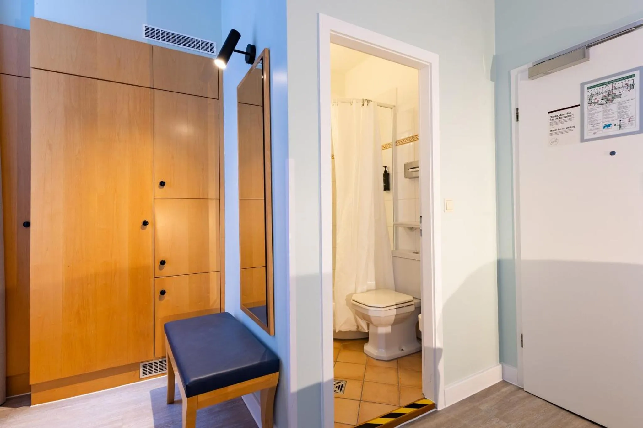 Bathroom in Garner Hotel Berlin - Messe by IHG