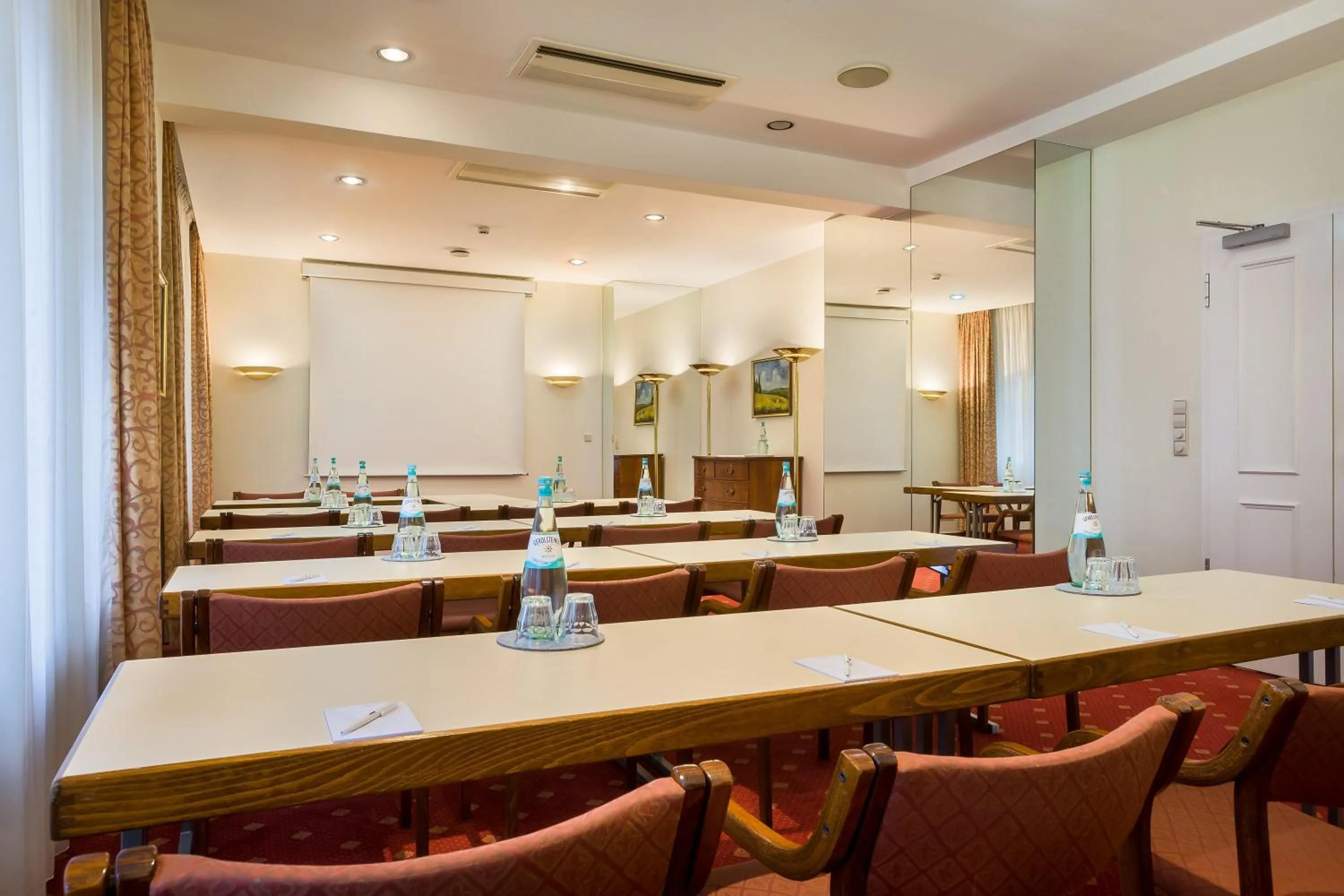 Meeting/conference room in Garner Hotel Berlin - Messe by IHG