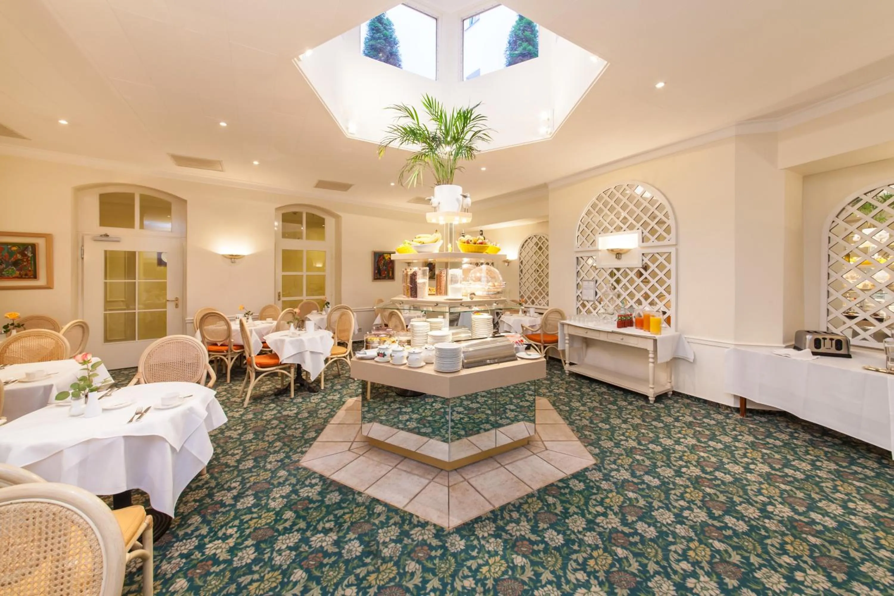 Restaurant/places to eat in Hotel Kronprinz Berlin