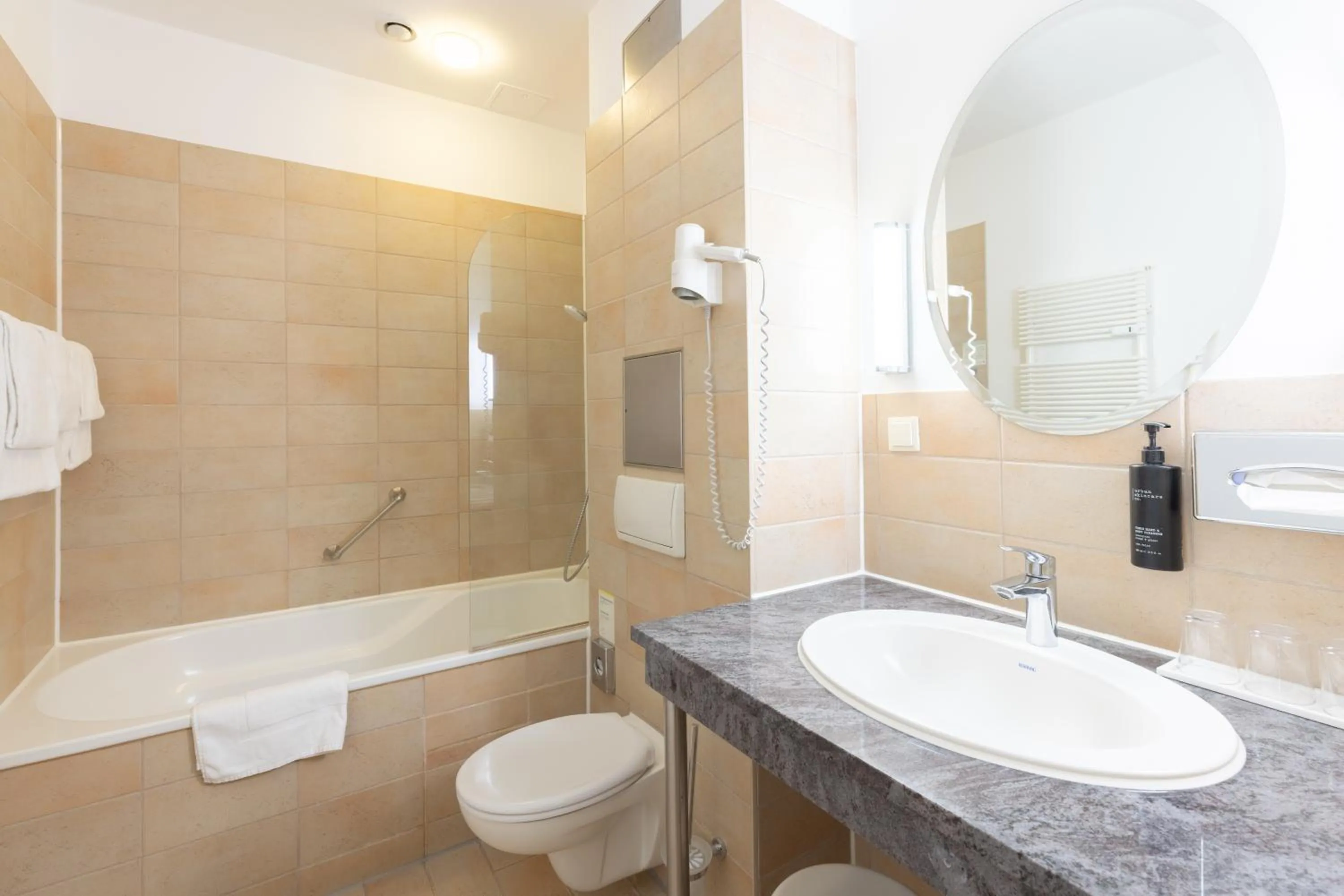 Bathroom in Garner Hotel Berlin - Messe by IHG