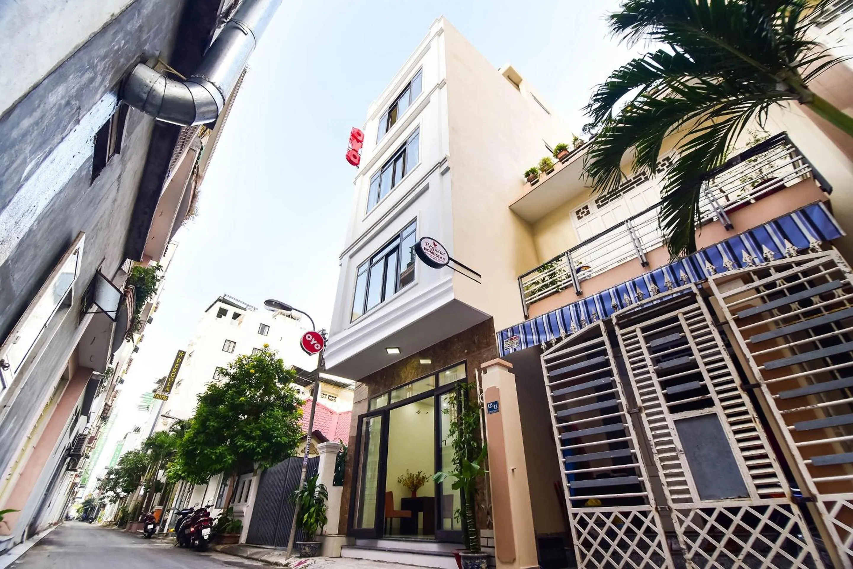 Facade/entrance in OYO 805 Pegasus Homestay