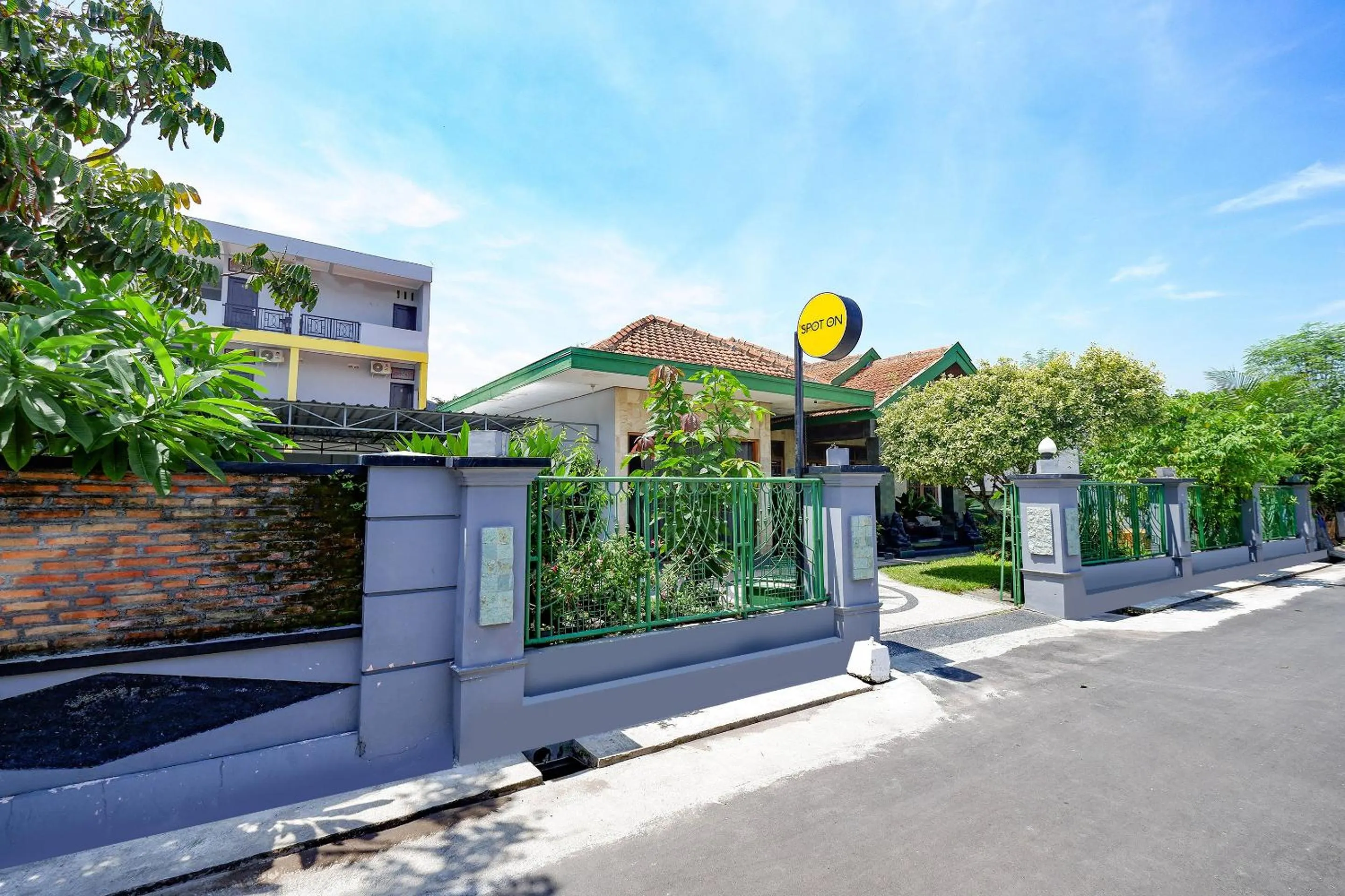 Facade/entrance in Hotel O Griya Kawula Syariah