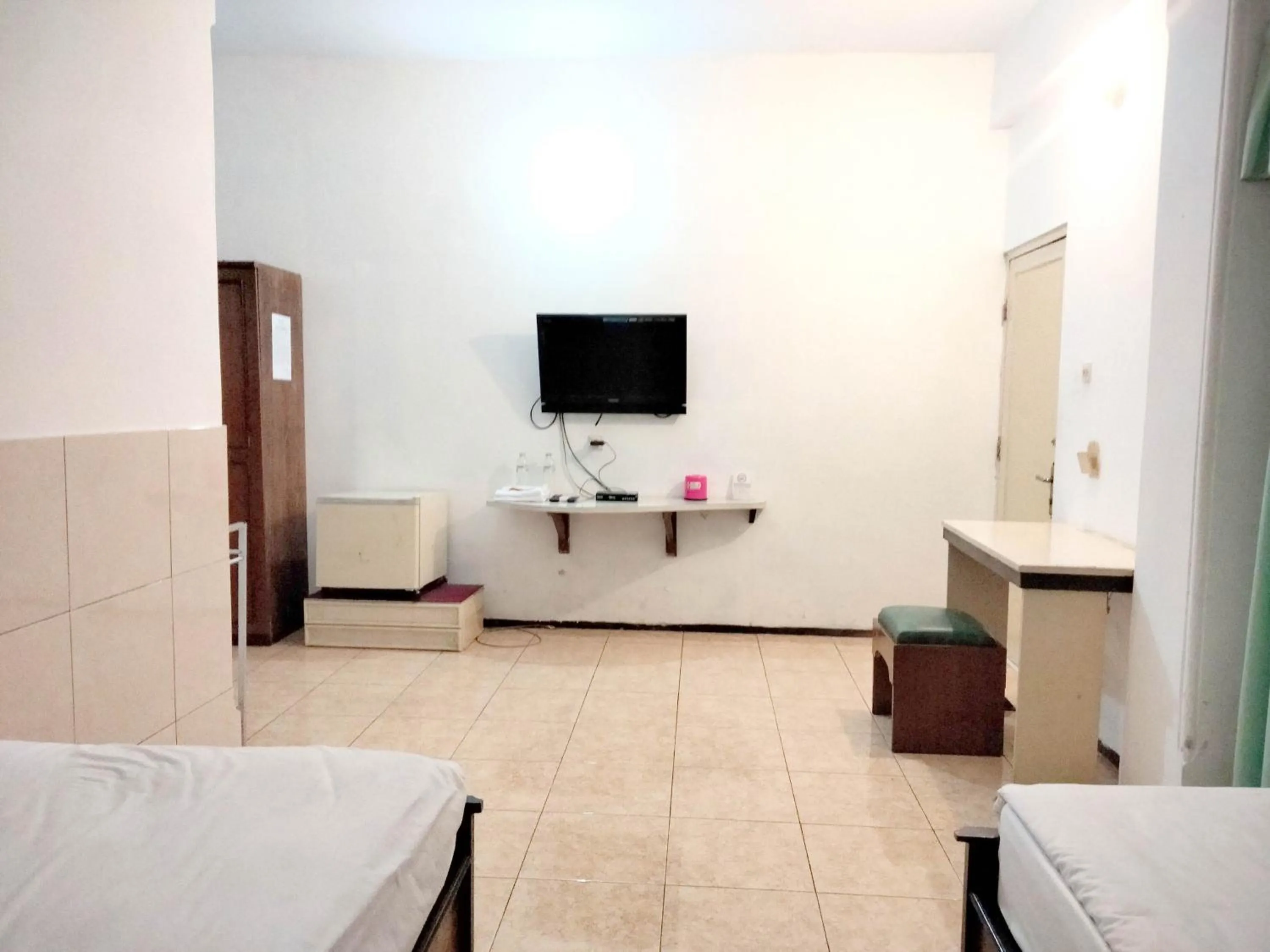 Bedroom, Bed in Sartika Hotel Mitra RedDoorz Pati