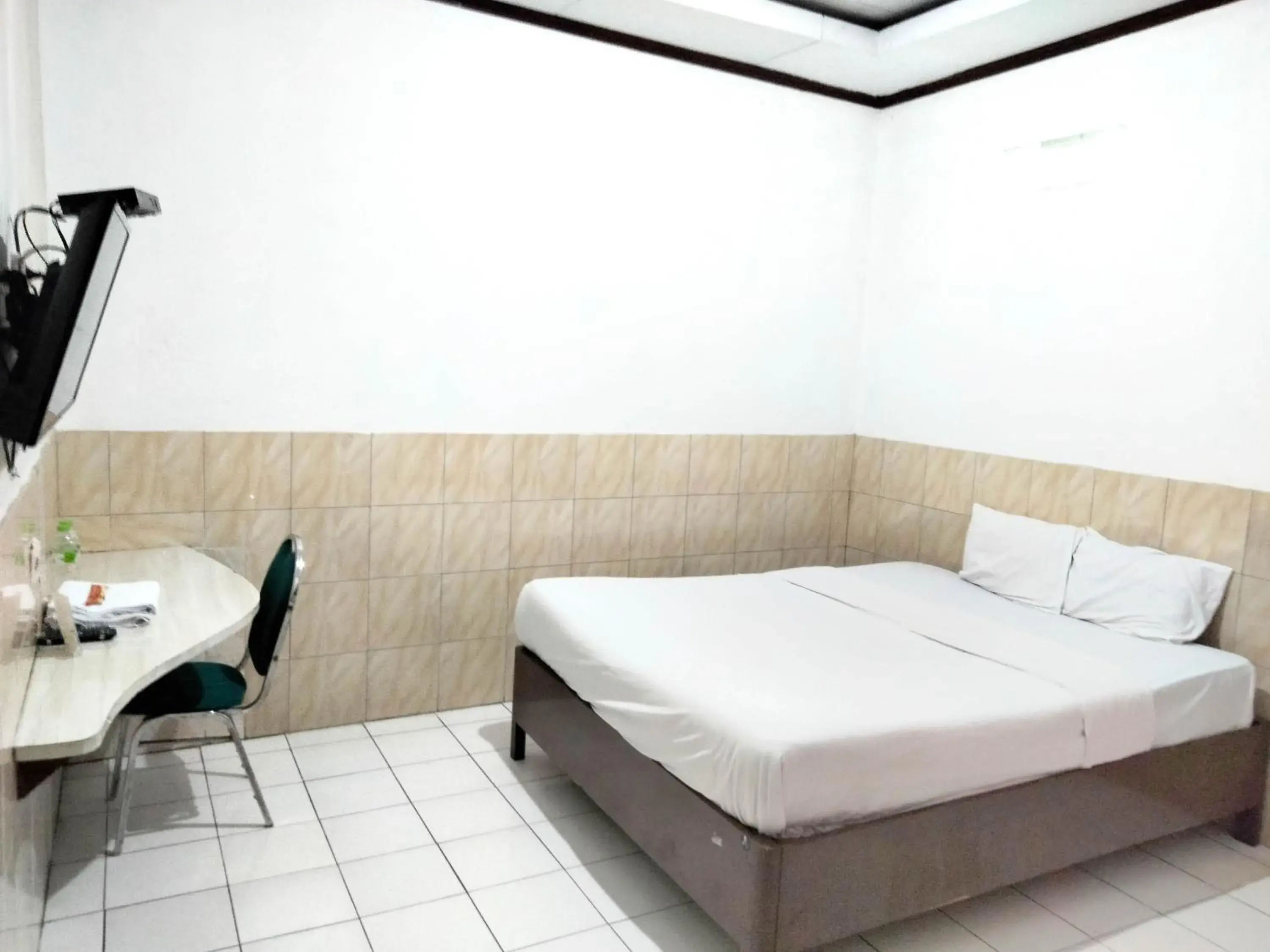 Standard Double Room in Sartika Hotel Mitra RedDoorz Pati Standard Double Room in Sartika Hotel Mitra RedDoorz Pati