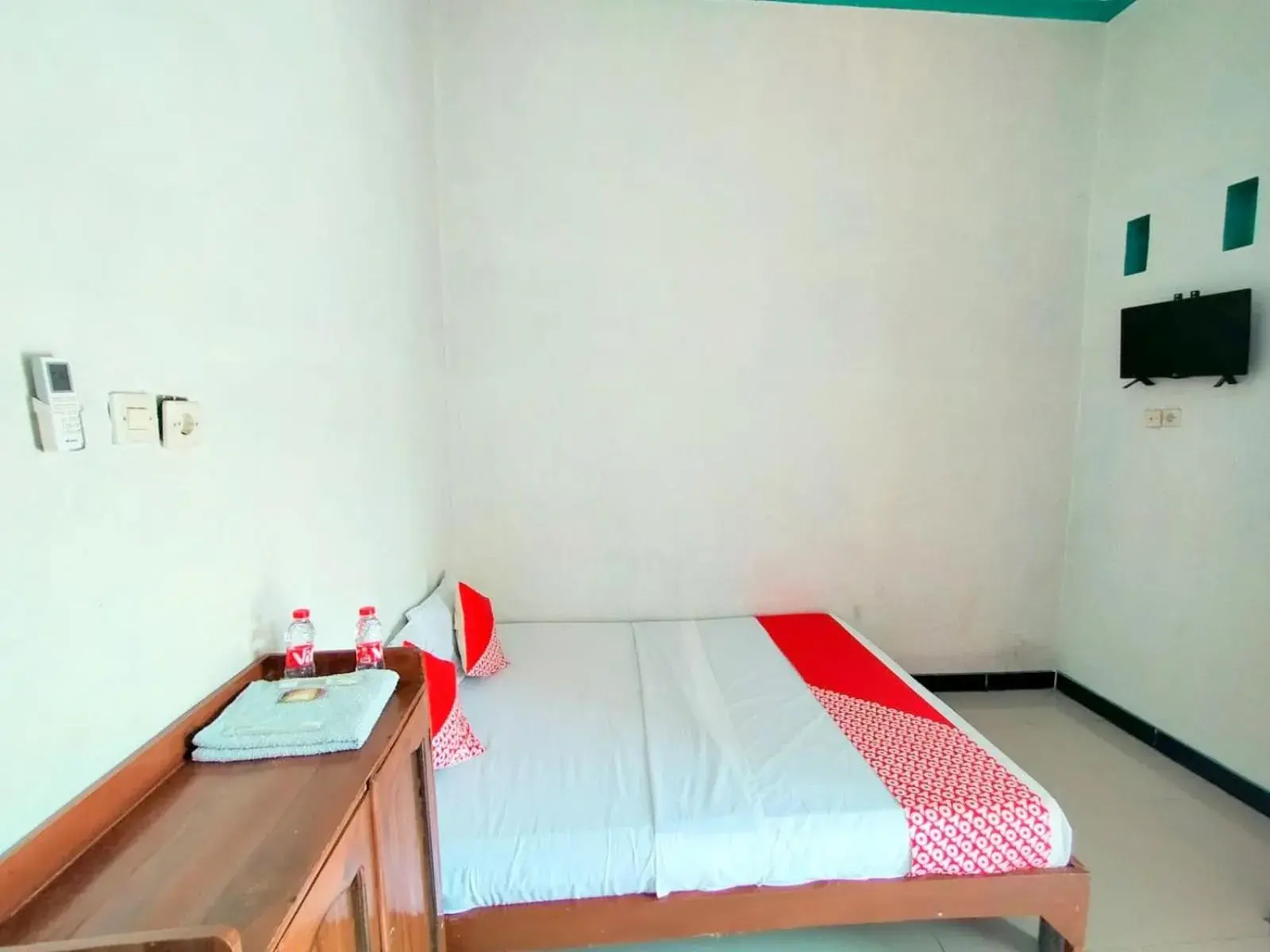 Bedroom, Bed in Hotel O Griya Annisa Bedroom, Bed in Hotel O Griya Annisa