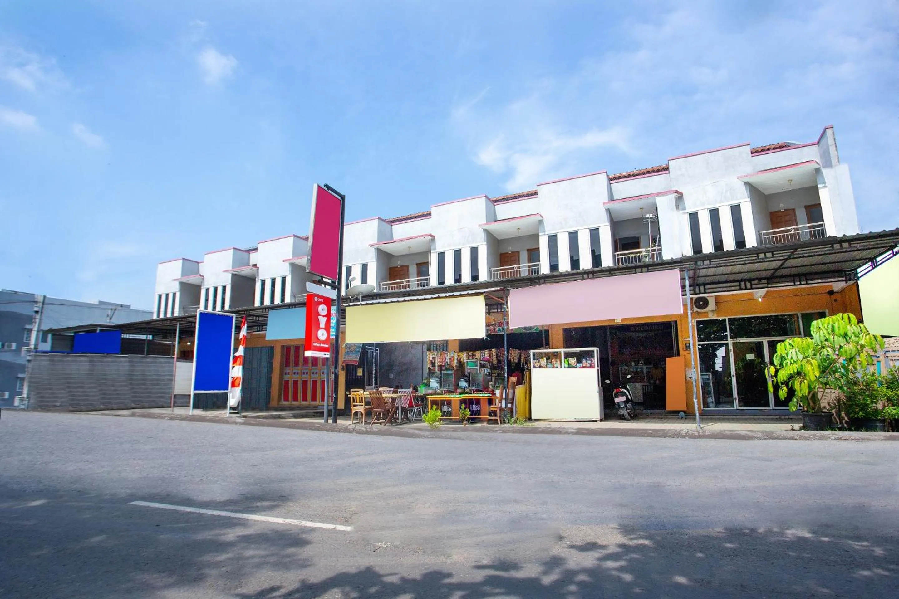 Facade/entrance in Hotel O Griya Annisa