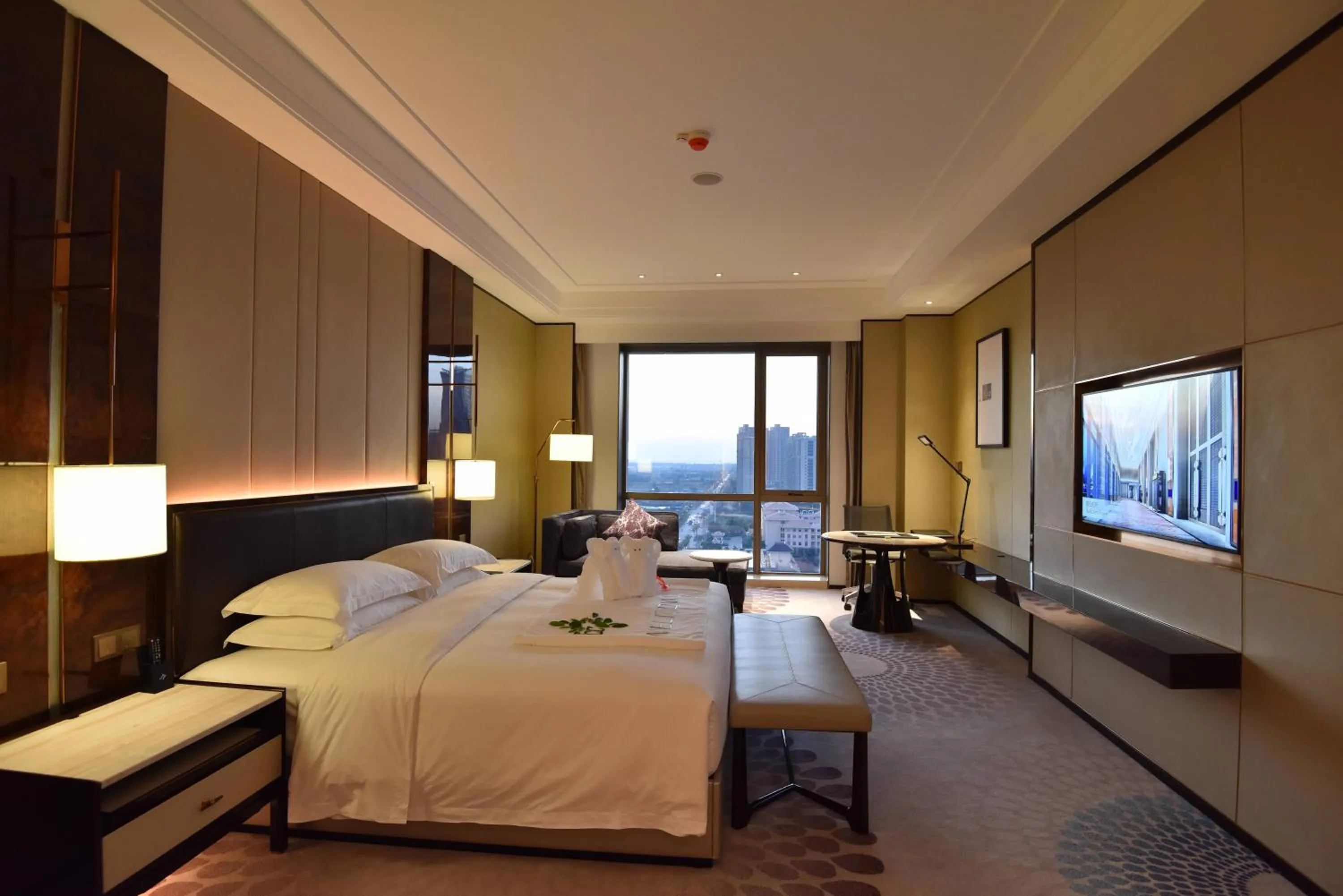 Bed in Vignette Collection Haikou Yatter Hotel by IHG