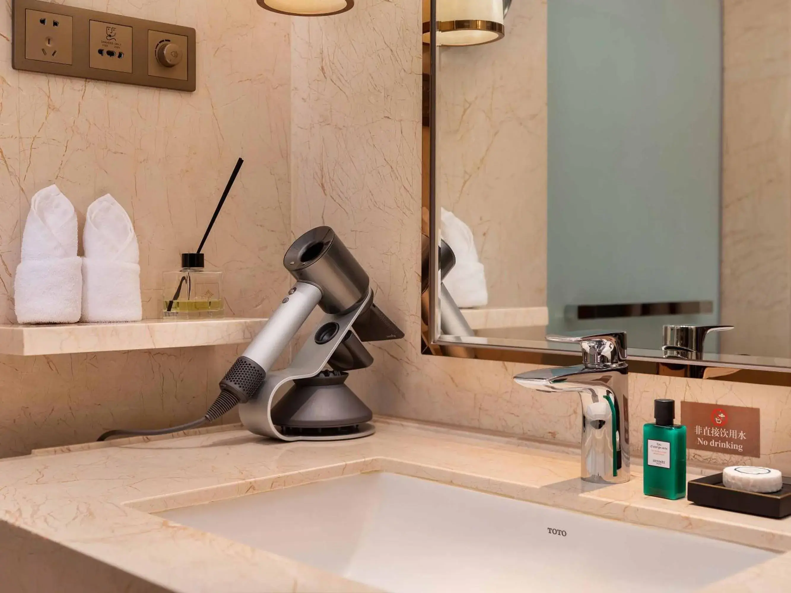 Super King Room with Garden View - Lounge Access in Vignette Collection Haikou Yatter Hotel by IHG Super King Room with Garden View - Lounge Access in Vignette Collection Haikou Yatter Hotel by IHG