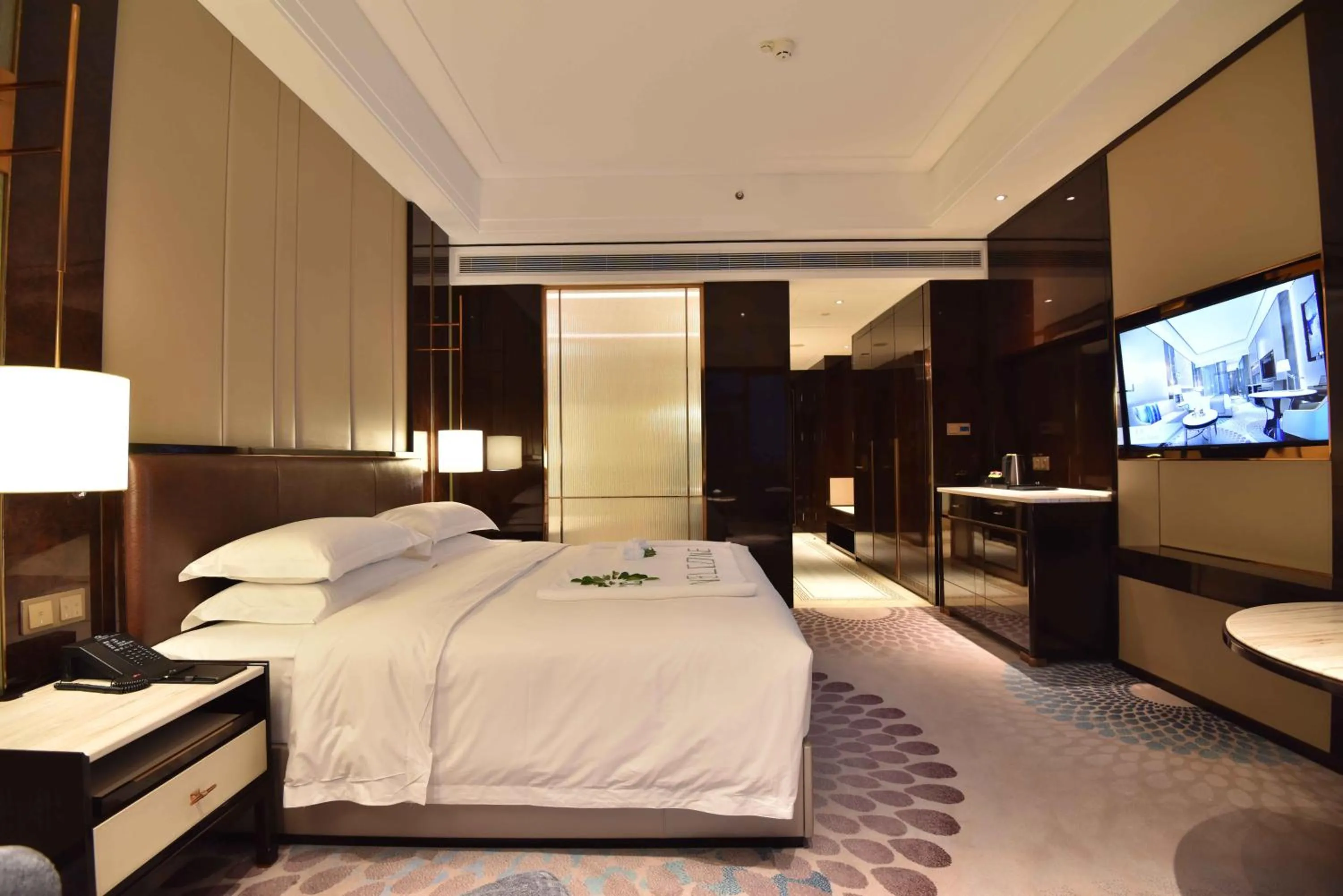 Bed in Vignette Collection Haikou Yatter Hotel by IHG