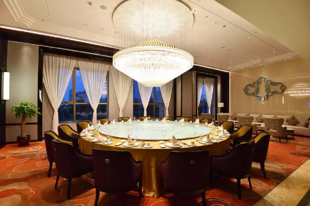 Restaurant/places to eat in Vignette Collection Haikou Yatter Hotel by IHG