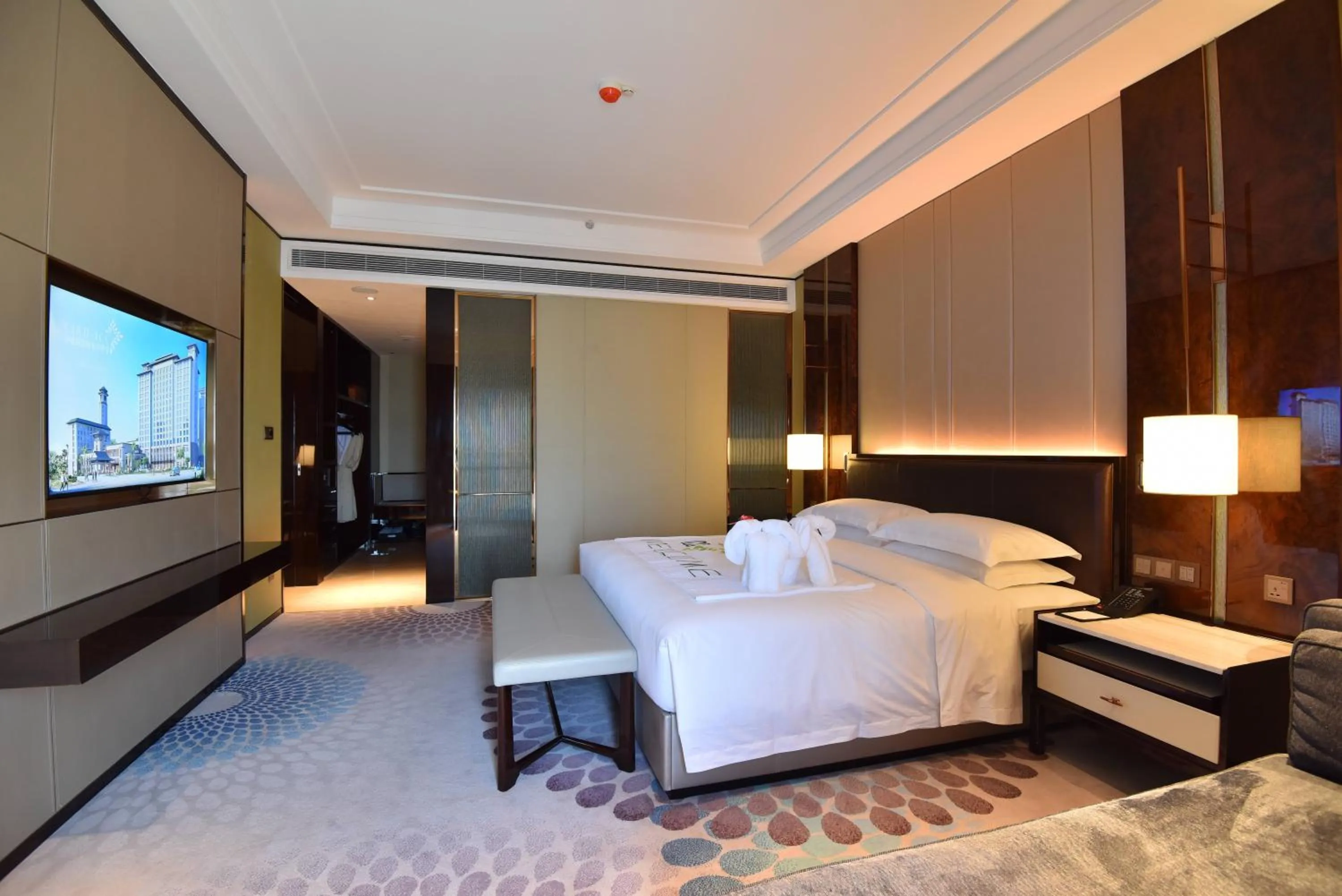 Bed in Vignette Collection Haikou Yatter Hotel by IHG