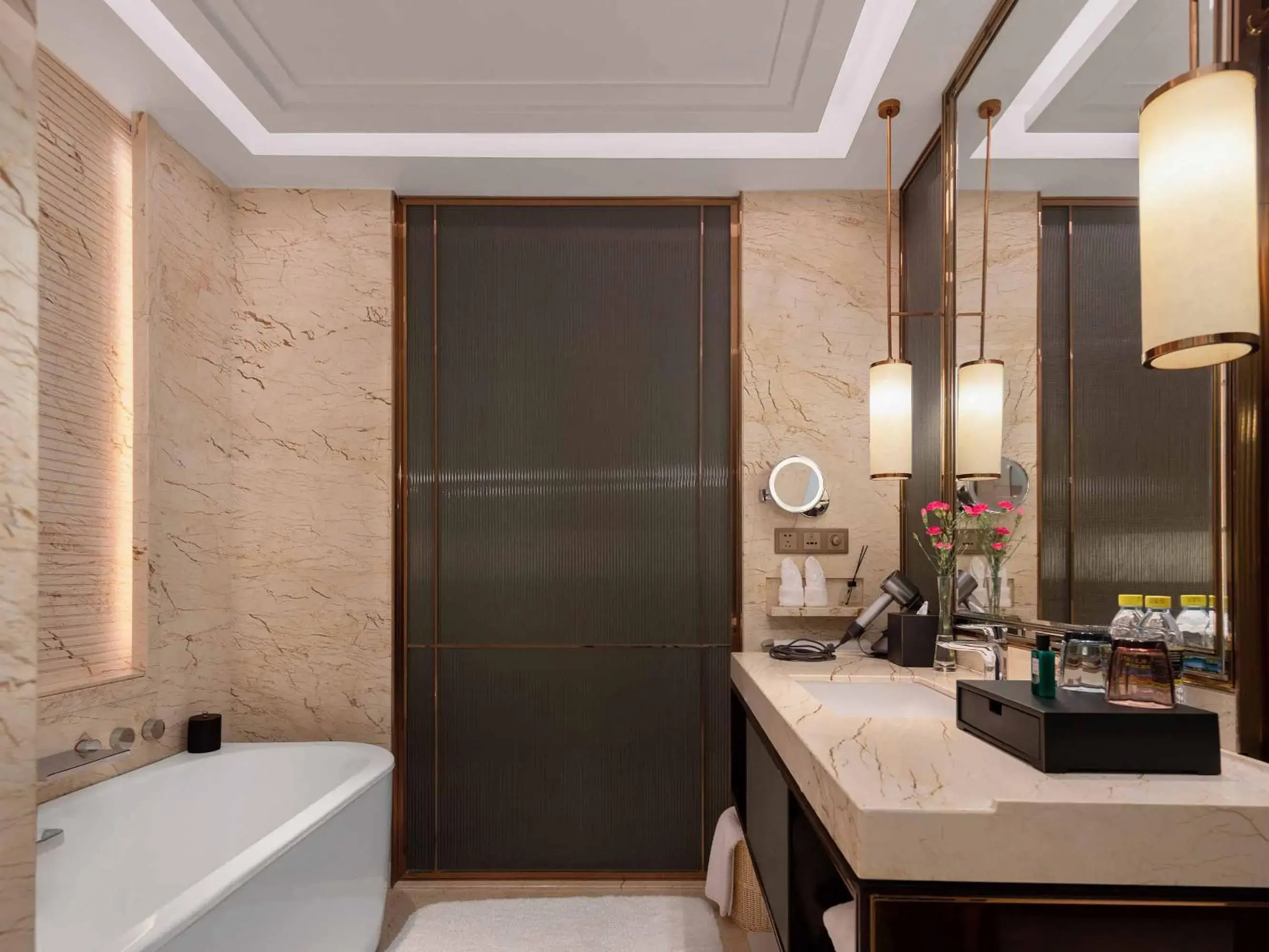 Standard Super King Room - Lounge Access in Vignette Collection Haikou Yatter Hotel by IHG Standard Super King Room - Lounge Access in Vignette Collection Haikou Yatter Hotel by IHG