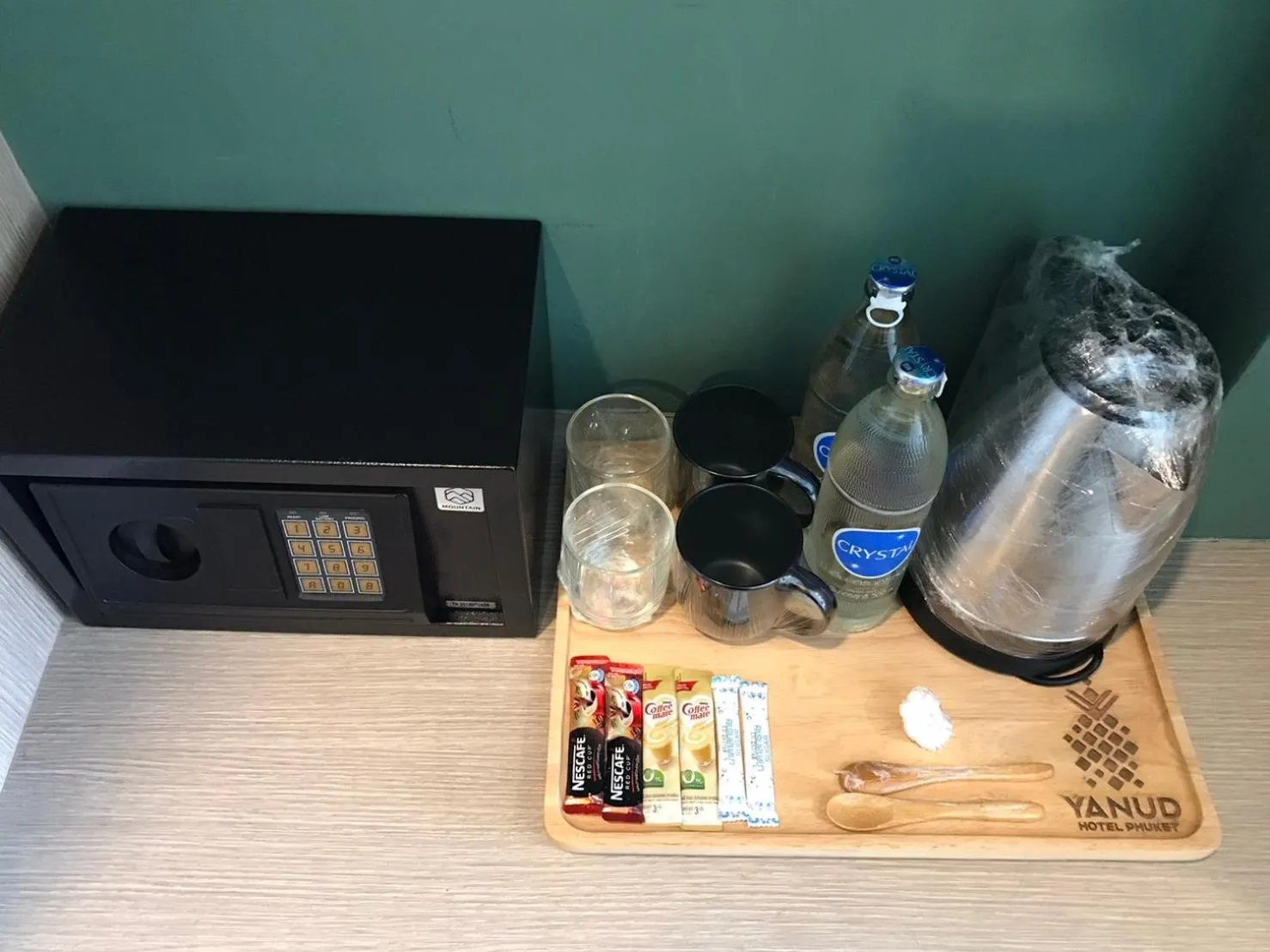 Coffee/tea facilities in Yanud Residence