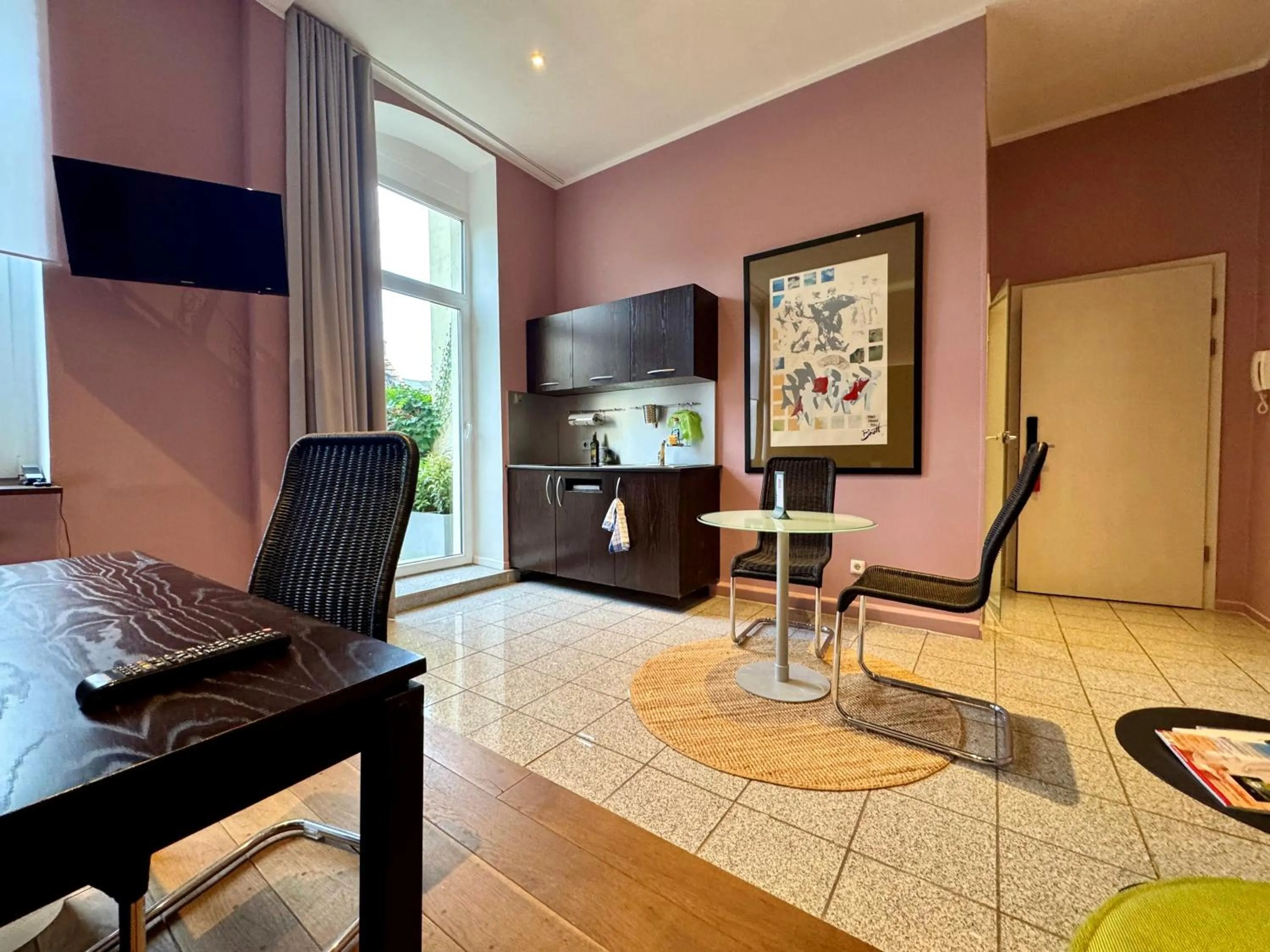 Photo of the whole room in The New Yorker Hotel Köln-Messe