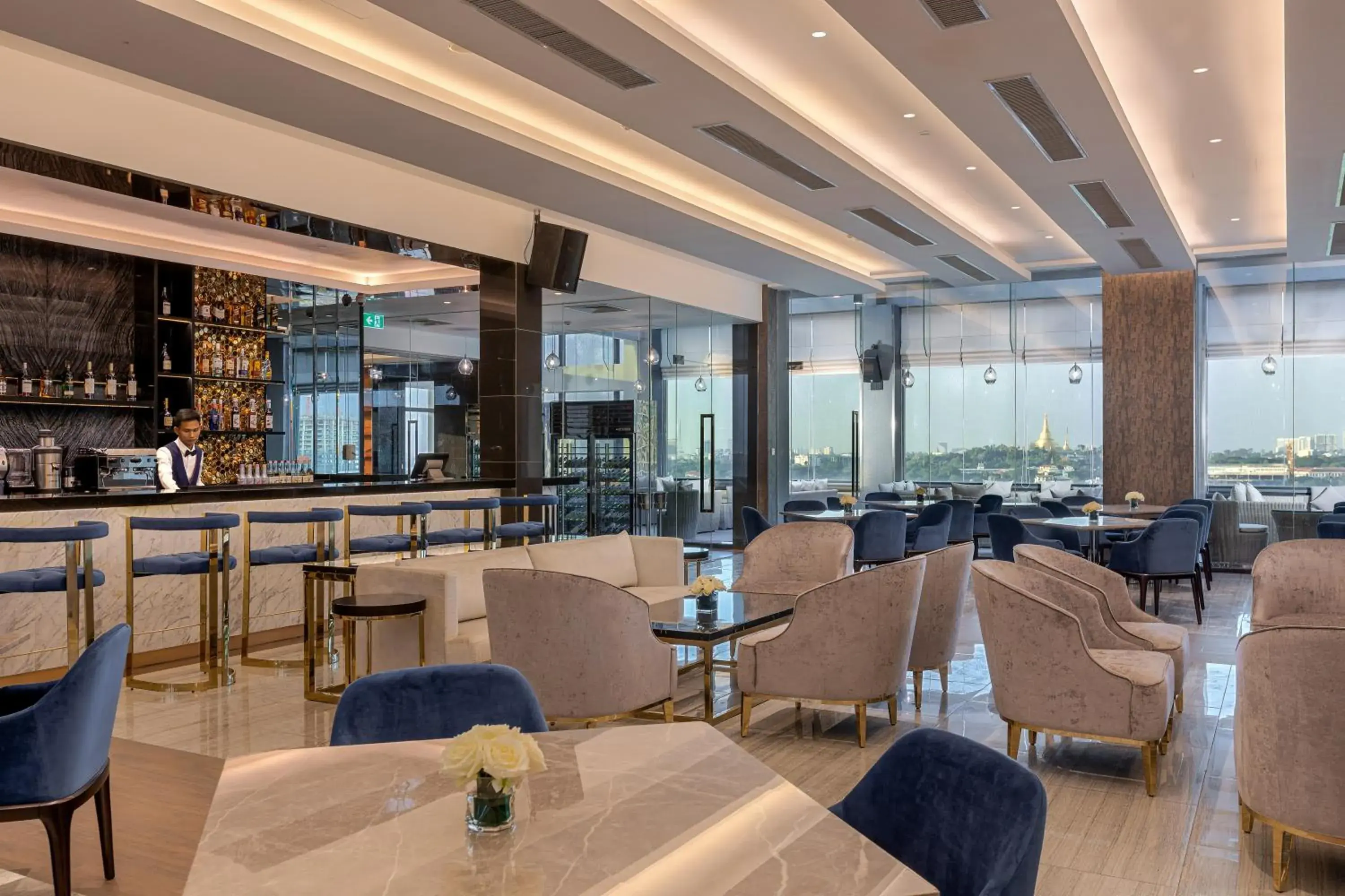 Restaurant/places to eat in Yangon Thanlwin Hotel Restaurant/places to eat in Yangon Thanlwin Hotel