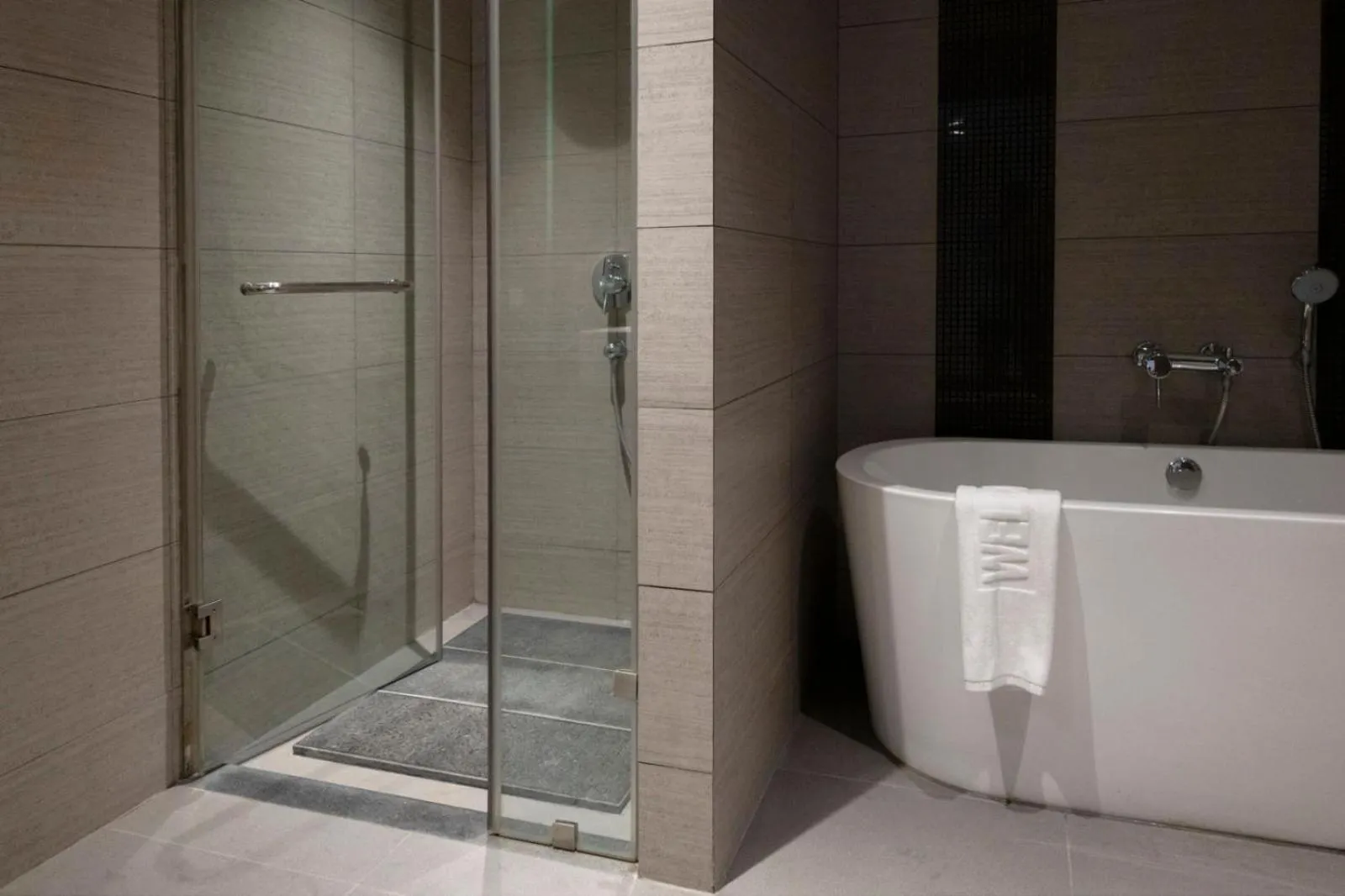 Bathroom in Yangon Thanlwin Hotel