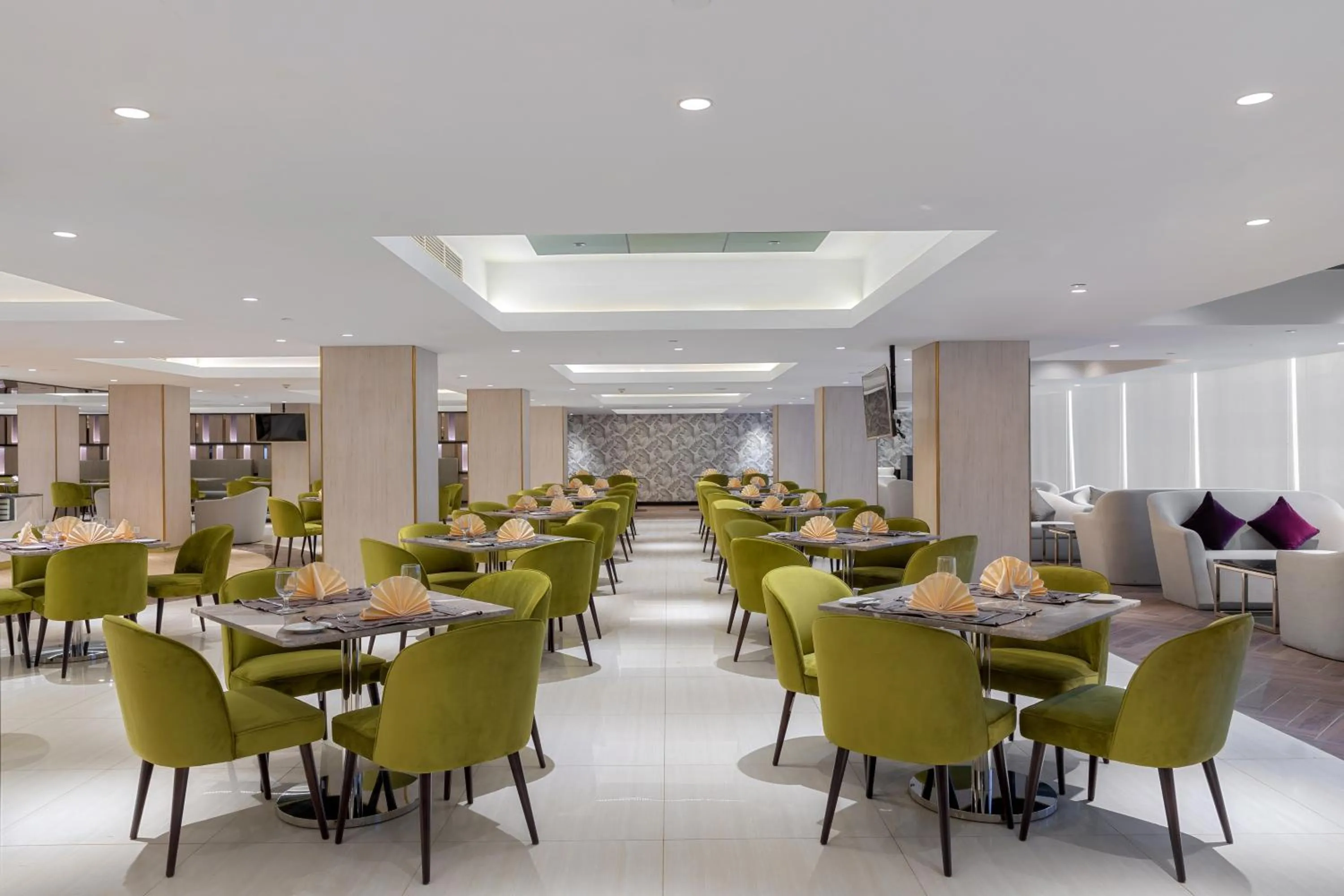 Restaurant/places to eat in Yangon Thanlwin Hotel