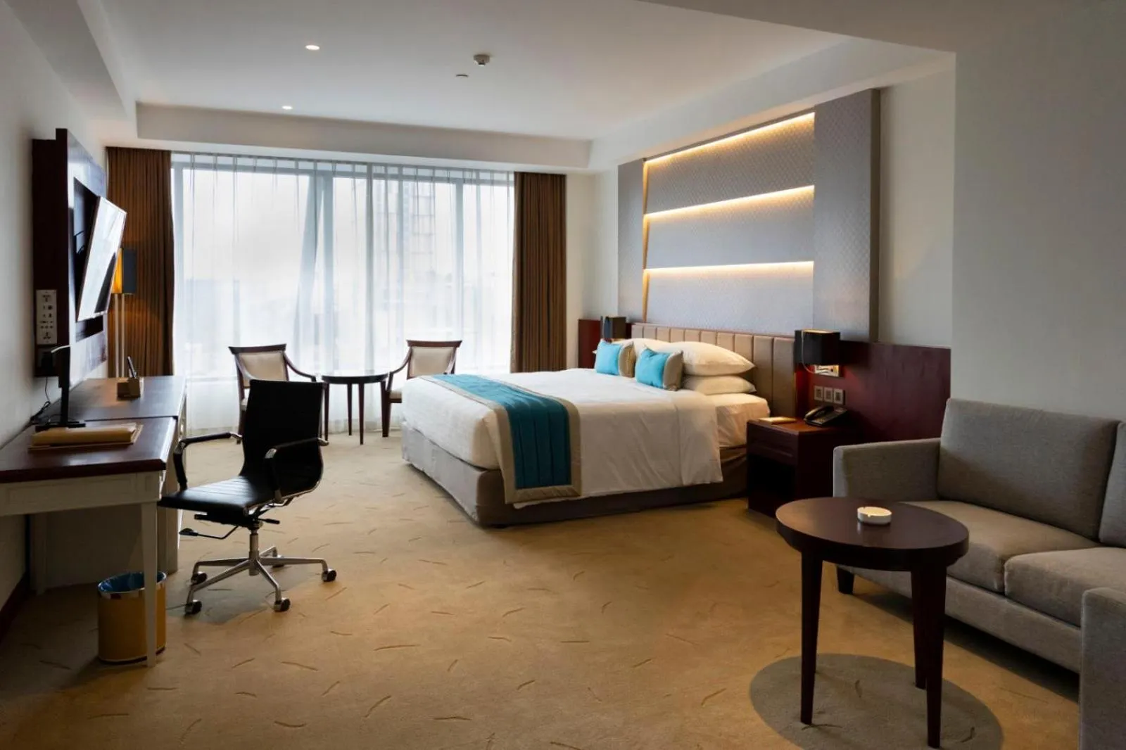 View (from property/room), Bed in Yangon Thanlwin Hotel