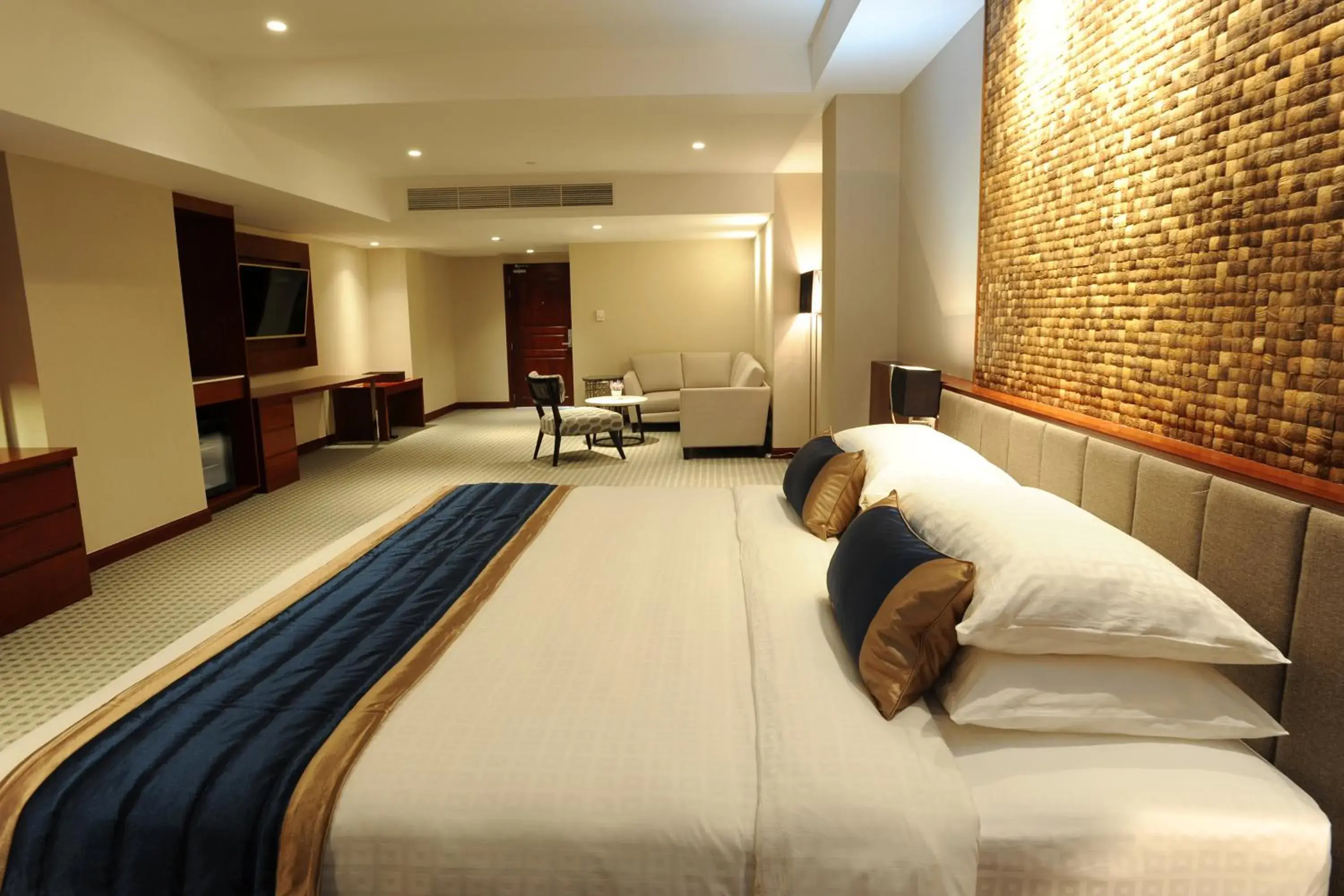 Bed in Yangon Thanlwin Hotel Bed in Yangon Thanlwin Hotel