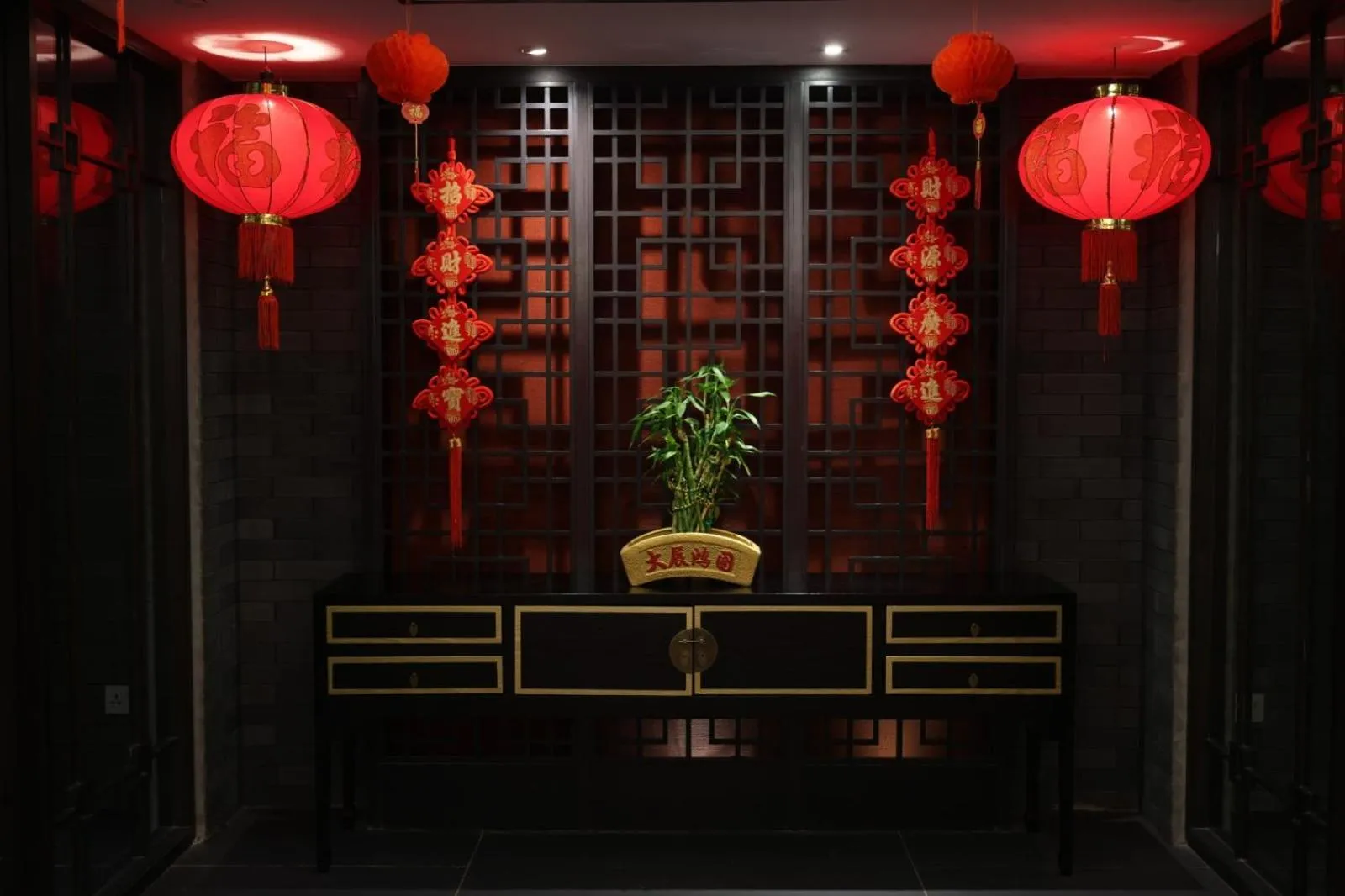 Restaurant/places to eat in Yangon Thanlwin Hotel