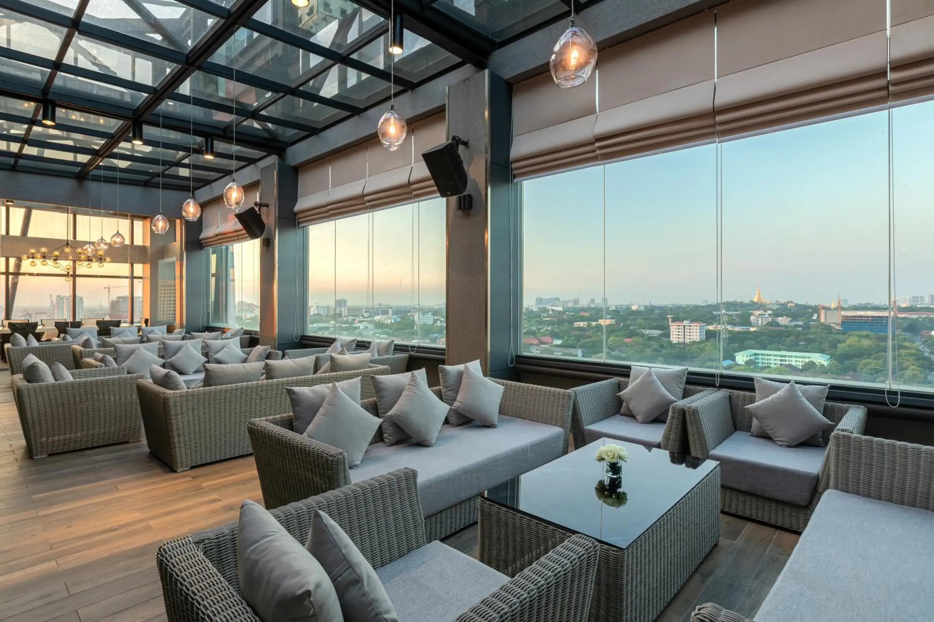 Restaurant/places to eat in Yangon Thanlwin Hotel Restaurant/places to eat in Yangon Thanlwin Hotel