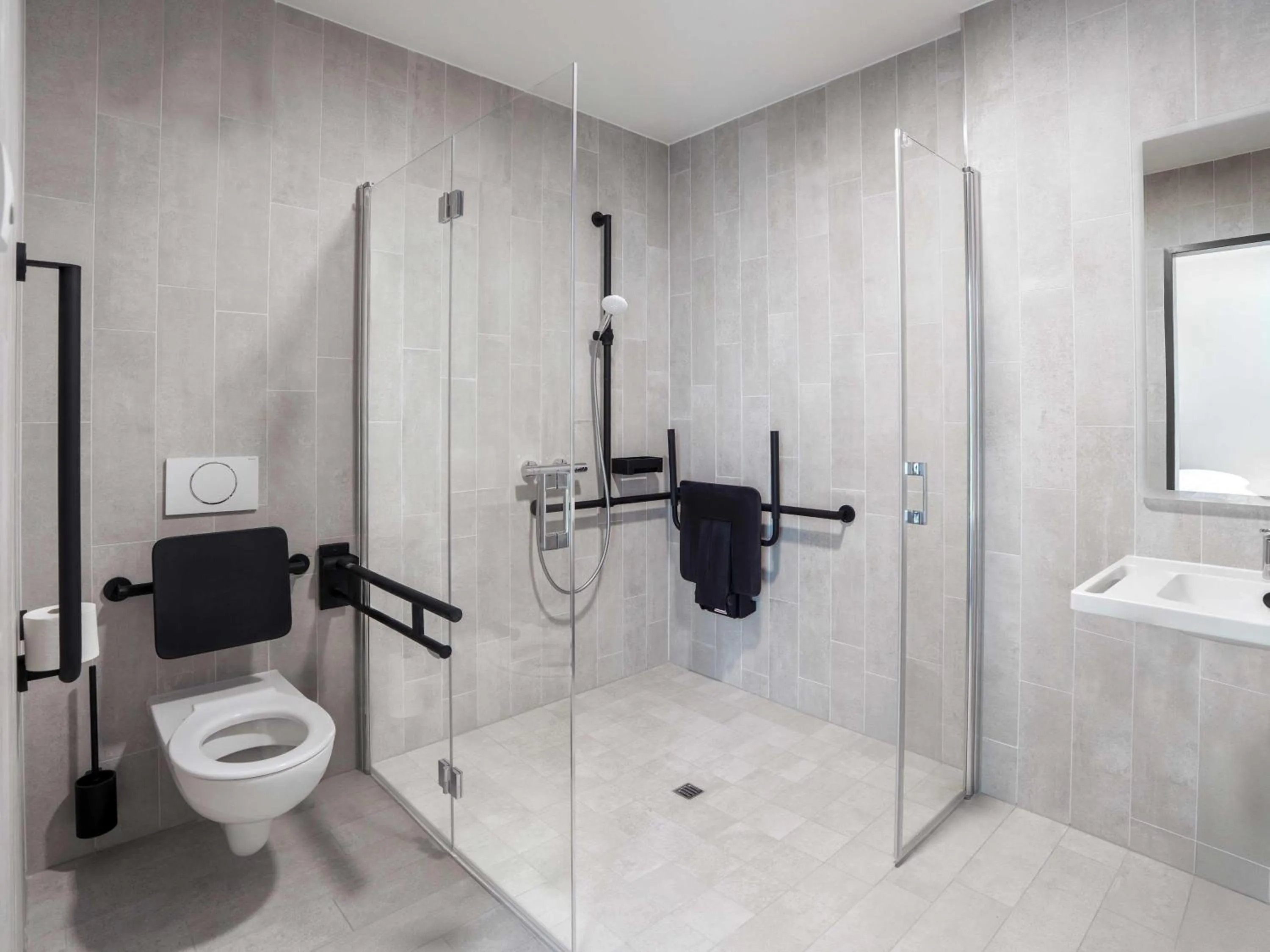 Bathroom in B&B HOTEL Mannheim-City