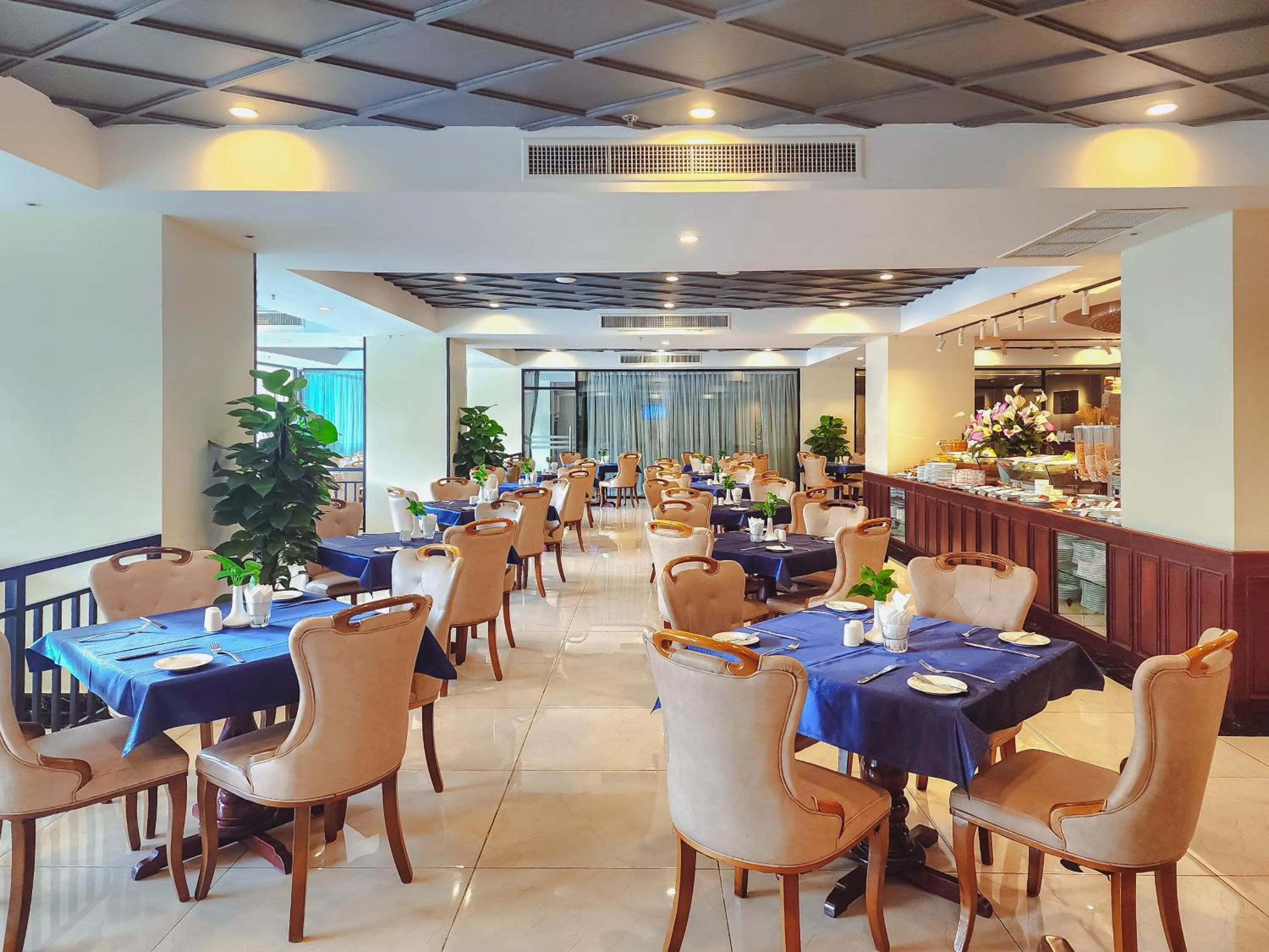 Restaurant/places to eat in Poulo Wai Hotel, Trademark Collection by Wyndham