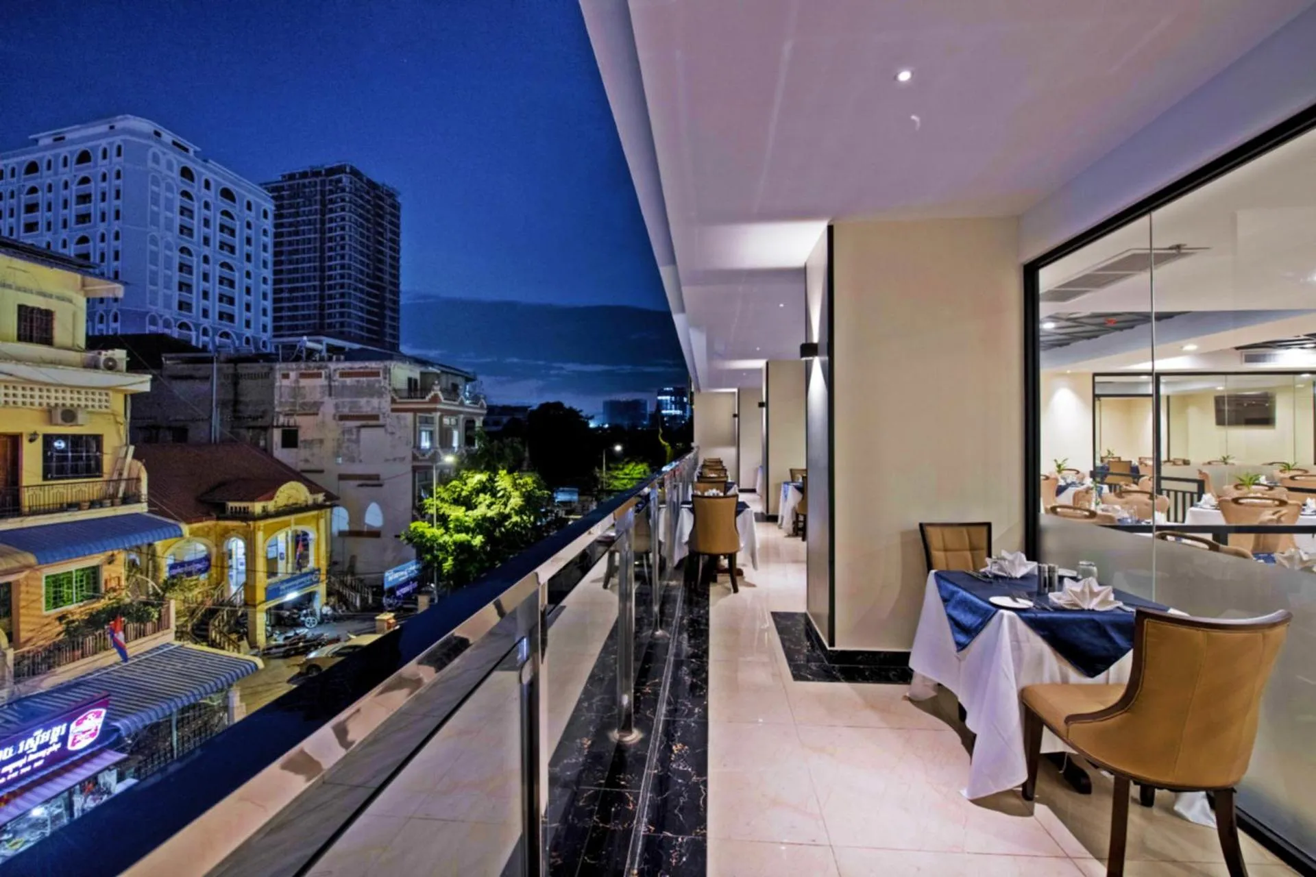 Restaurant/places to eat in Poulo Wai Hotel, Trademark Collection by Wyndham